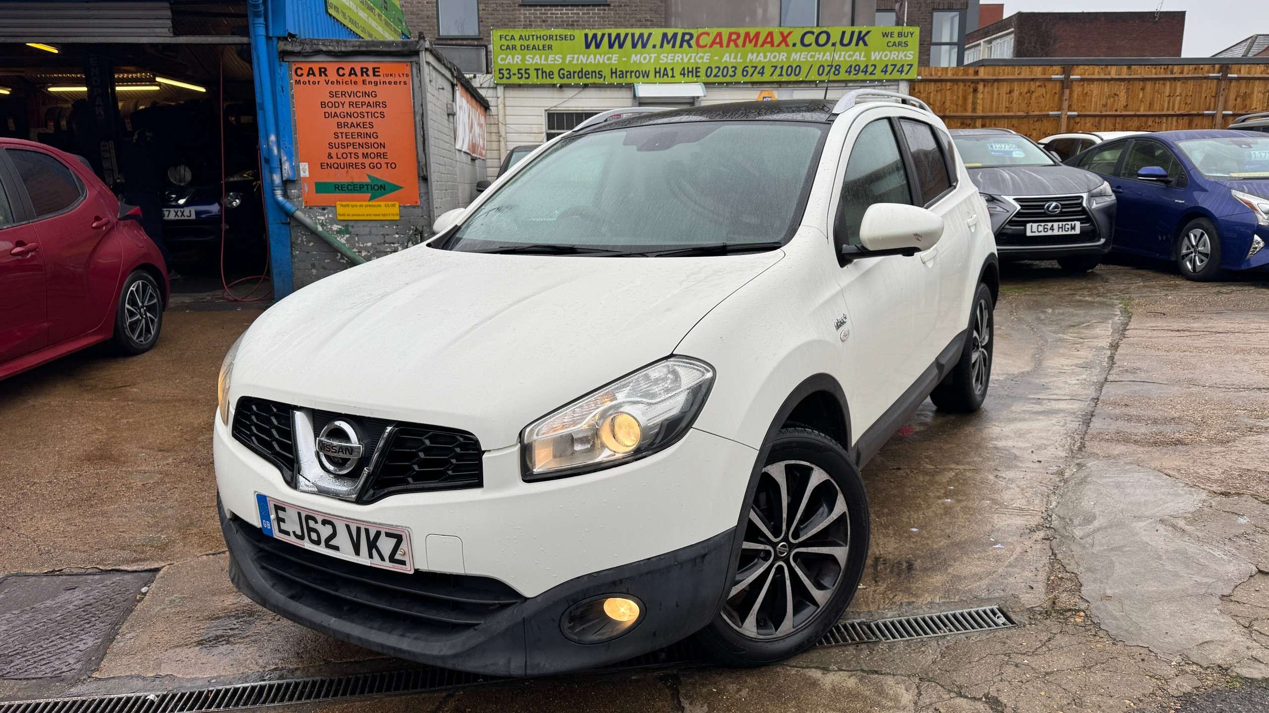 A 2013 NISSAN QASHQAI 1.6 n-tec+ SUV 5dr Petrol CVT 2WD Euro 5 (117 ps) A 2013 NISSAN QASHQAI 1.6 n-tec+ SUV 5dr Petrol CVT 2WD Euro 5 (117 ps)