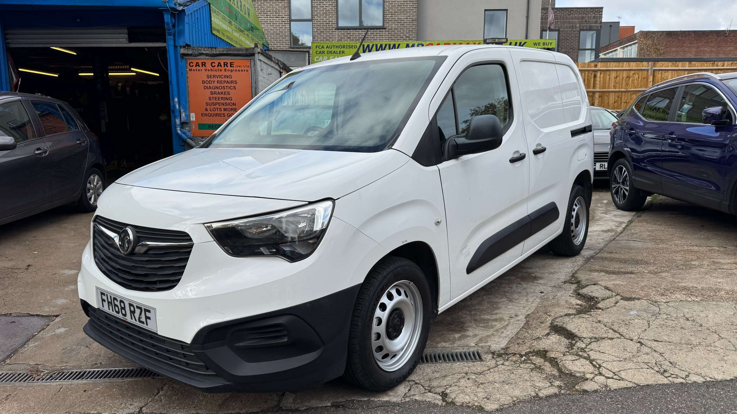A 2019 VAUXHALL COMBO 1.6 Turbo D 2300 Edition Panel Van 4dr Diesel Manual L1 H1 Euro 6 (s/s) (100 ps) A 2019 VAUXHALL COMBO 1.6 Turbo D 2300 Edition Panel Van 4dr Diesel Manual L1 H1 Euro 6 (s/s) (100 ps)