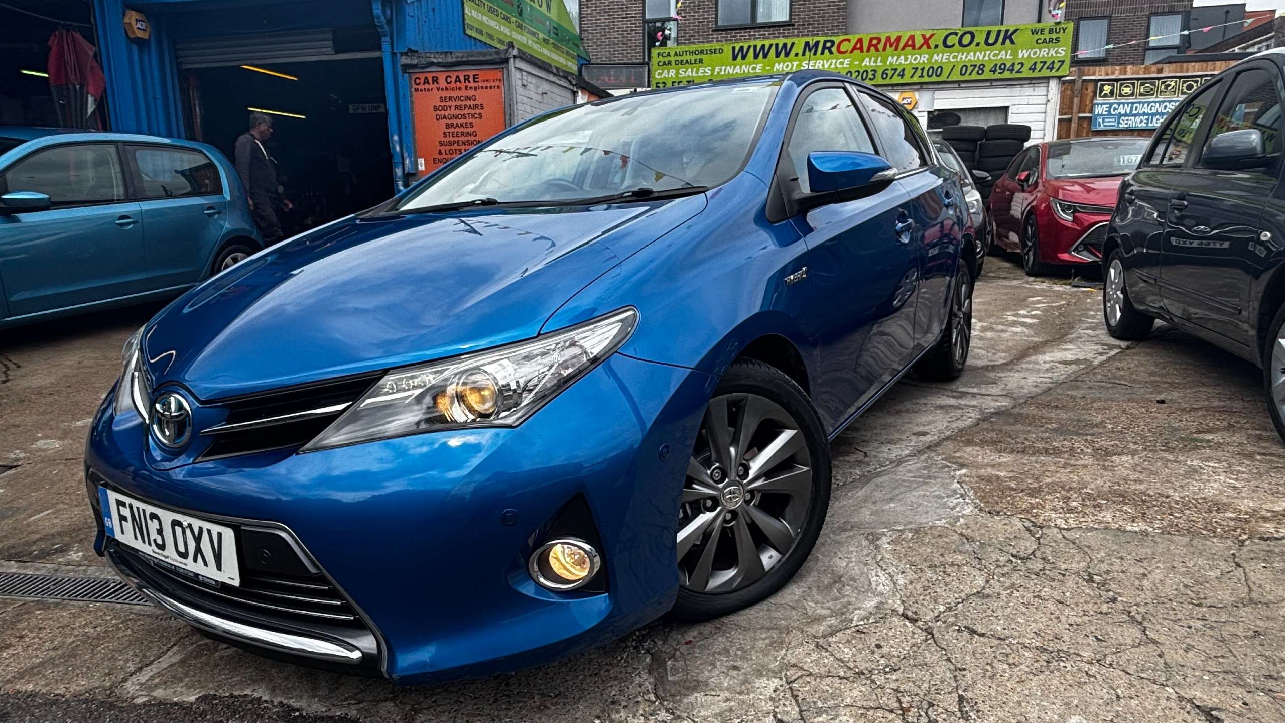 A 2013 TOYOTA AURIS 1.8 VVT-h Excel Hatchback 5dr Petrol Hybrid CVT Euro 5 (s/s) (136 ps) A 2013 TOYOTA AURIS 1.8 VVT-h Excel Hatchback 5dr Petrol Hybrid CVT Euro 5 (s/s) (136 ps)
