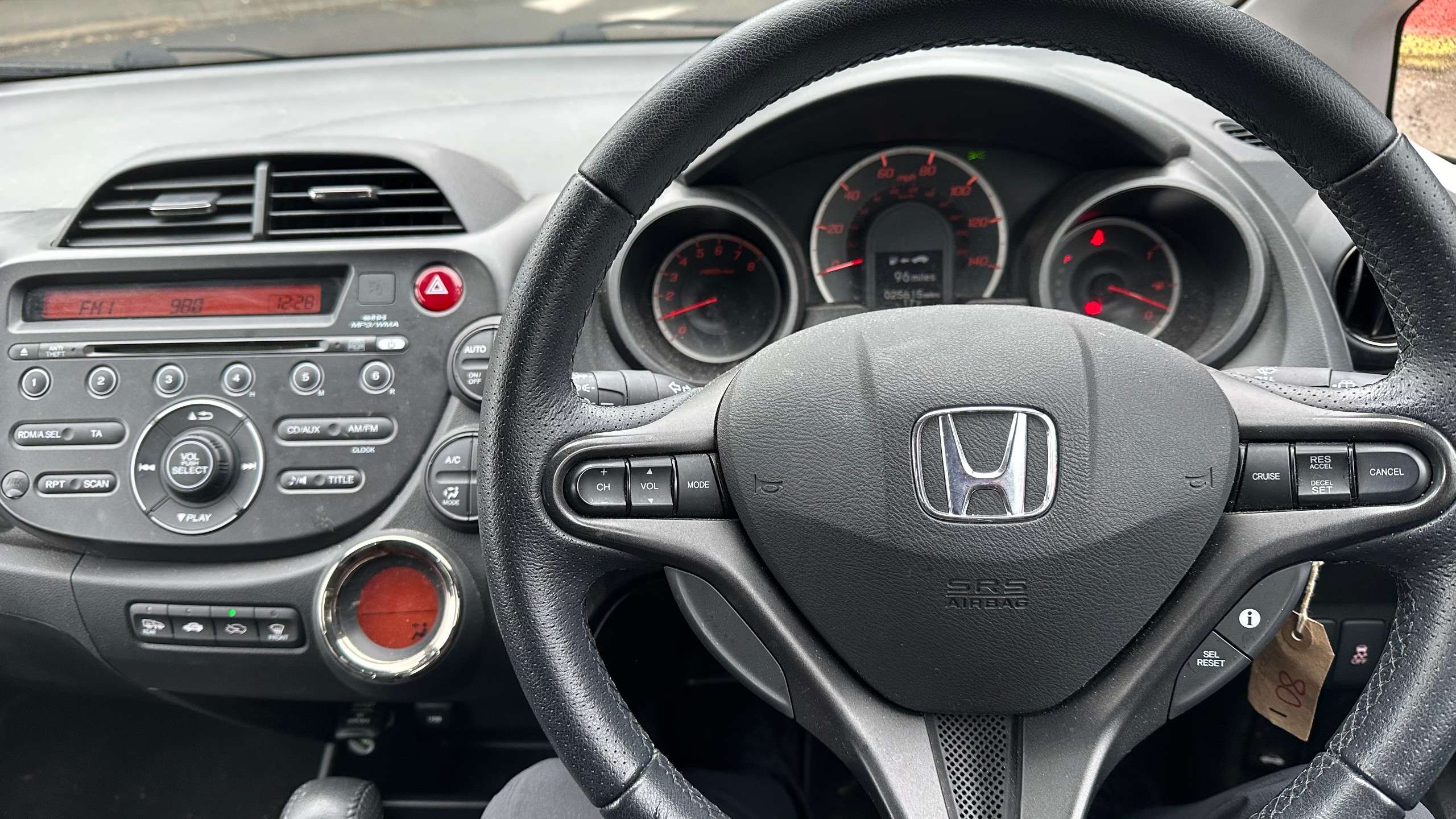 A 2015 HONDA JAZZ 1.4 i-VTEC ES Plus Hatchback 5dr Petrol CVT Euro 5 (99 ps) A 2015 HONDA JAZZ 1.4 i-VTEC ES Plus Hatchback 5dr Petrol CVT Euro 5 (99 ps)