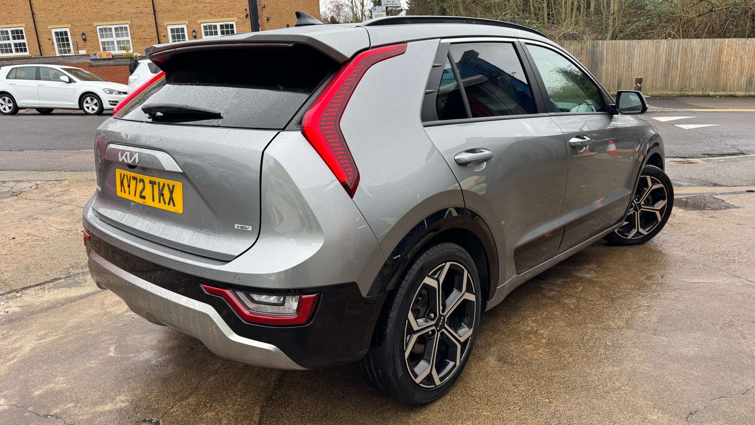 A 2022 KIA NIRO 1.6h GDi 3 SUV 5dr Petrol Hybrid DCT Euro 6 (s/s) (139 bhp) A 2022 KIA NIRO 1.6h GDi 3 SUV 5dr Petrol Hybrid DCT Euro 6 (s/s) (139 bhp)