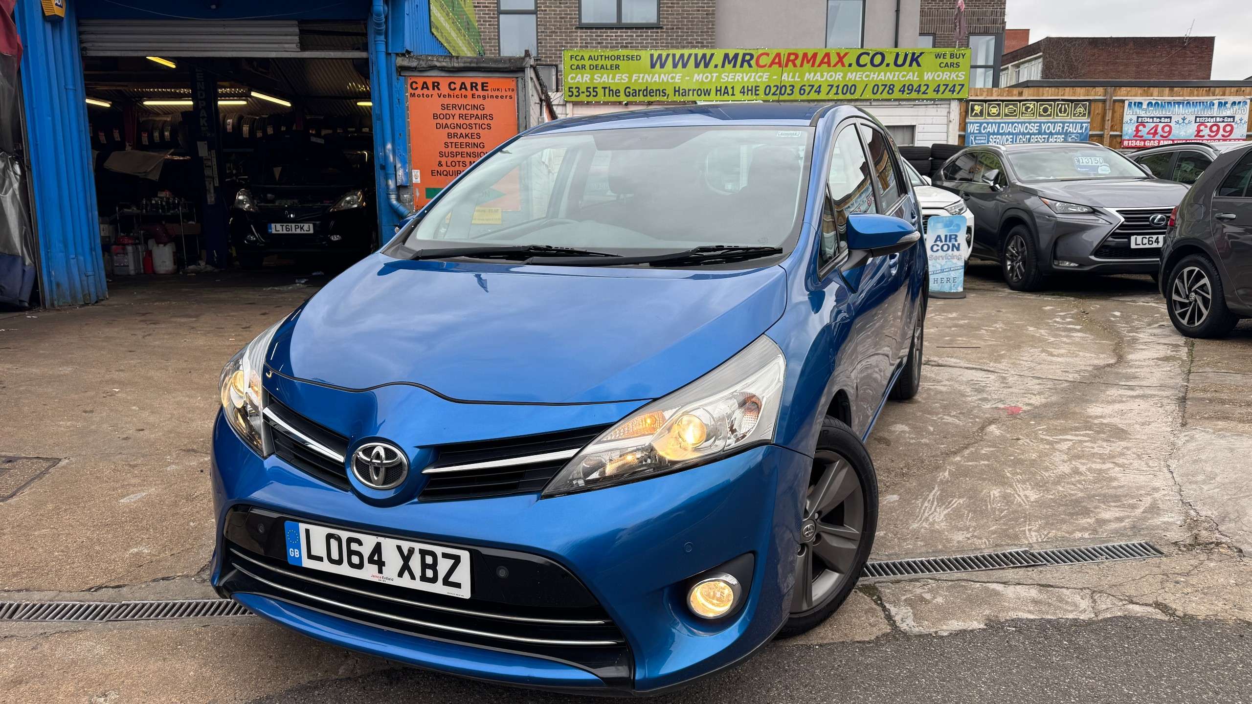 A 2014 TOYOTA VERSO 1.8 V-Matic Trend MPV 5dr Petrol Multidrive S Euro 5 Euro 5 (147 ps) A 2014 TOYOTA VERSO 1.8 V-Matic Trend MPV 5dr Petrol Multidrive S Euro 5 Euro 5 (147 ps)