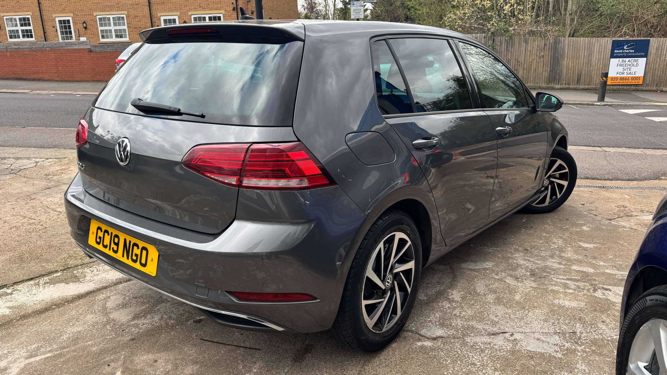 A 2019 VOLKSWAGEN GOLF 1.0 TSI Match Hatchback 5dr Petrol DSG Euro 6 (s/s) (115 ps) A 2019 VOLKSWAGEN GOLF 1.0 TSI Match Hatchback 5dr Petrol DSG Euro 6 (s/s) (115 ps)