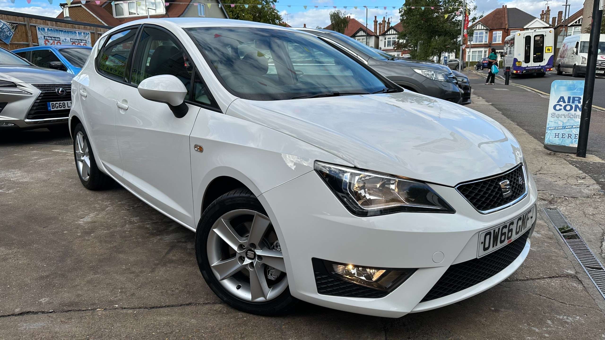 A 2017 SEAT IBIZA 1.0 EcoTSI FR Hatchback 5dr Petrol DSG Euro 6 (s/s) (110 ps) A 2017 SEAT IBIZA 1.0 EcoTSI FR Hatchback 5dr Petrol DSG Euro 6 (s/s) (110 ps)