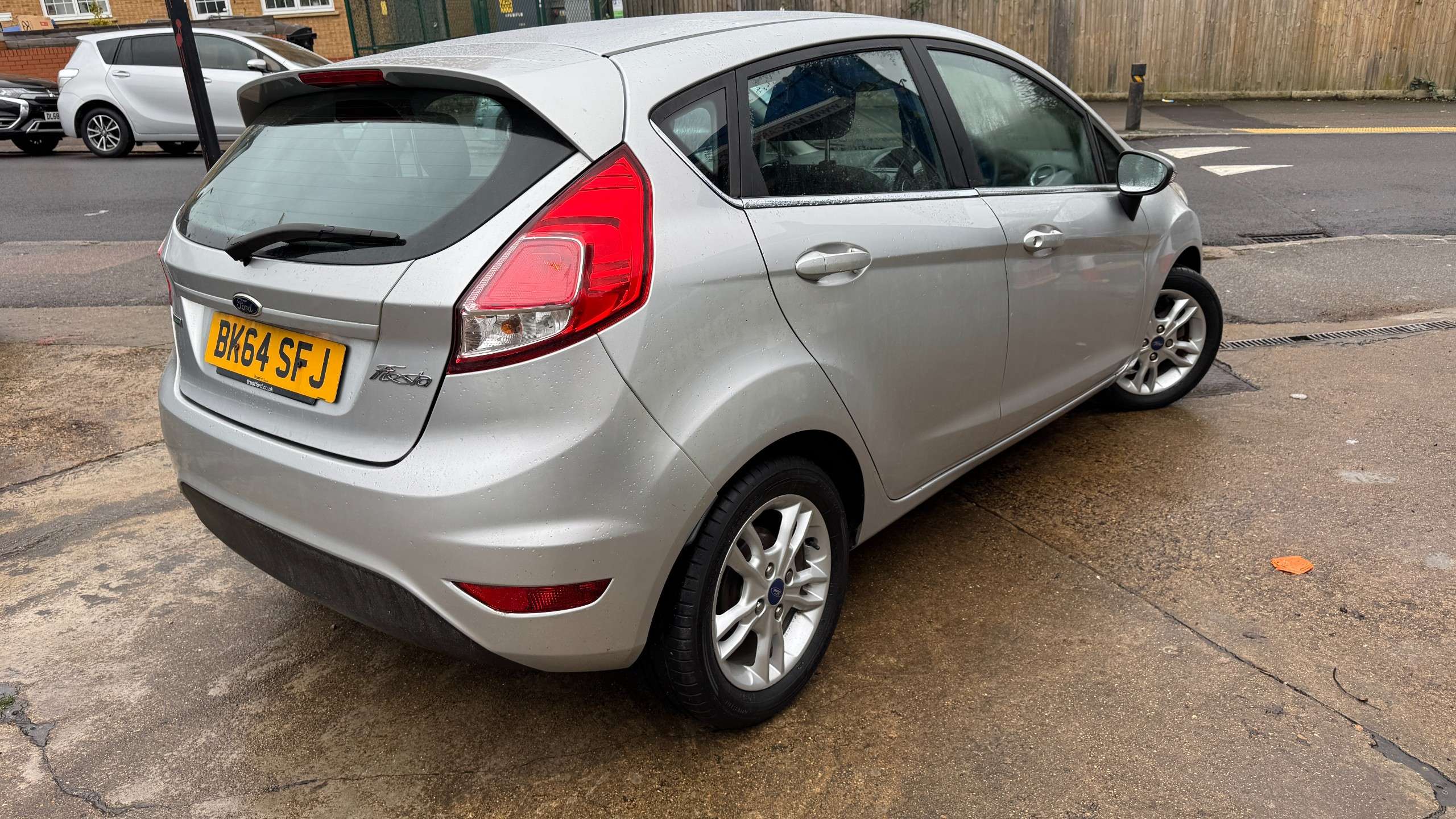 A 2014 FORD FIESTA 1.0T EcoBoost Zetec Hatchback 5dr Petrol Powershift Euro 5 (100 ps) A 2014 FORD FIESTA 1.0T EcoBoost Zetec Hatchback 5dr Petrol Powershift Euro 5 (100 ps)