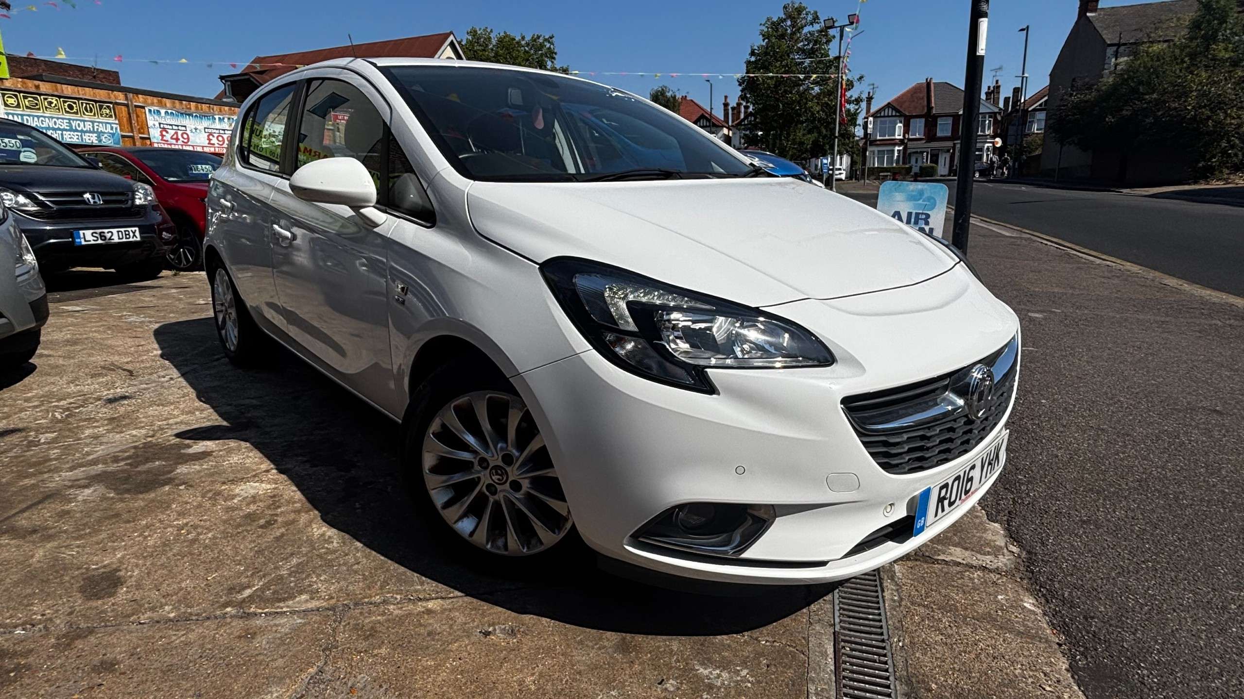 A 2016 VAUXHALL CORSA 1.4i SE Hatchback 5dr Petrol Auto Euro 6 (90 ps) A 2016 VAUXHALL CORSA 1.4i SE Hatchback 5dr Petrol Auto Euro 6 (90 ps)