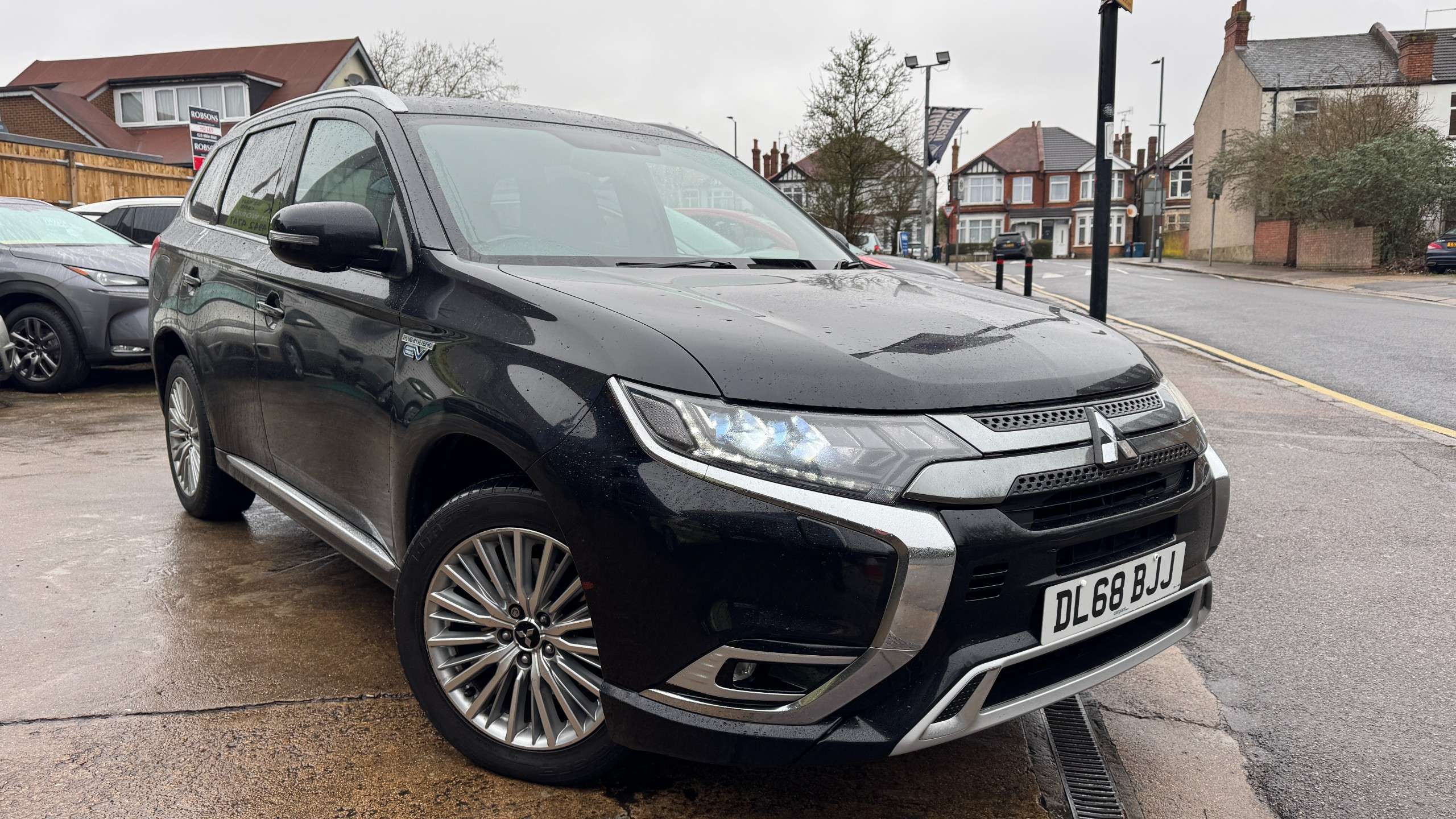 A 2019 MITSUBISHI OUTLANDER 2.4h TwinMotor 13.8kWh 5h SUV 5dr Petrol Plug-in Hybrid CVT 4WD Euro 6 (s/s) (209 ps) A 2019 MITSUBISHI OUTLANDER 2.4h TwinMotor 13.8kWh 5h SUV 5dr Petrol Plug-in Hybrid CVT 4WD Euro 6 (s/s) (209 ps)