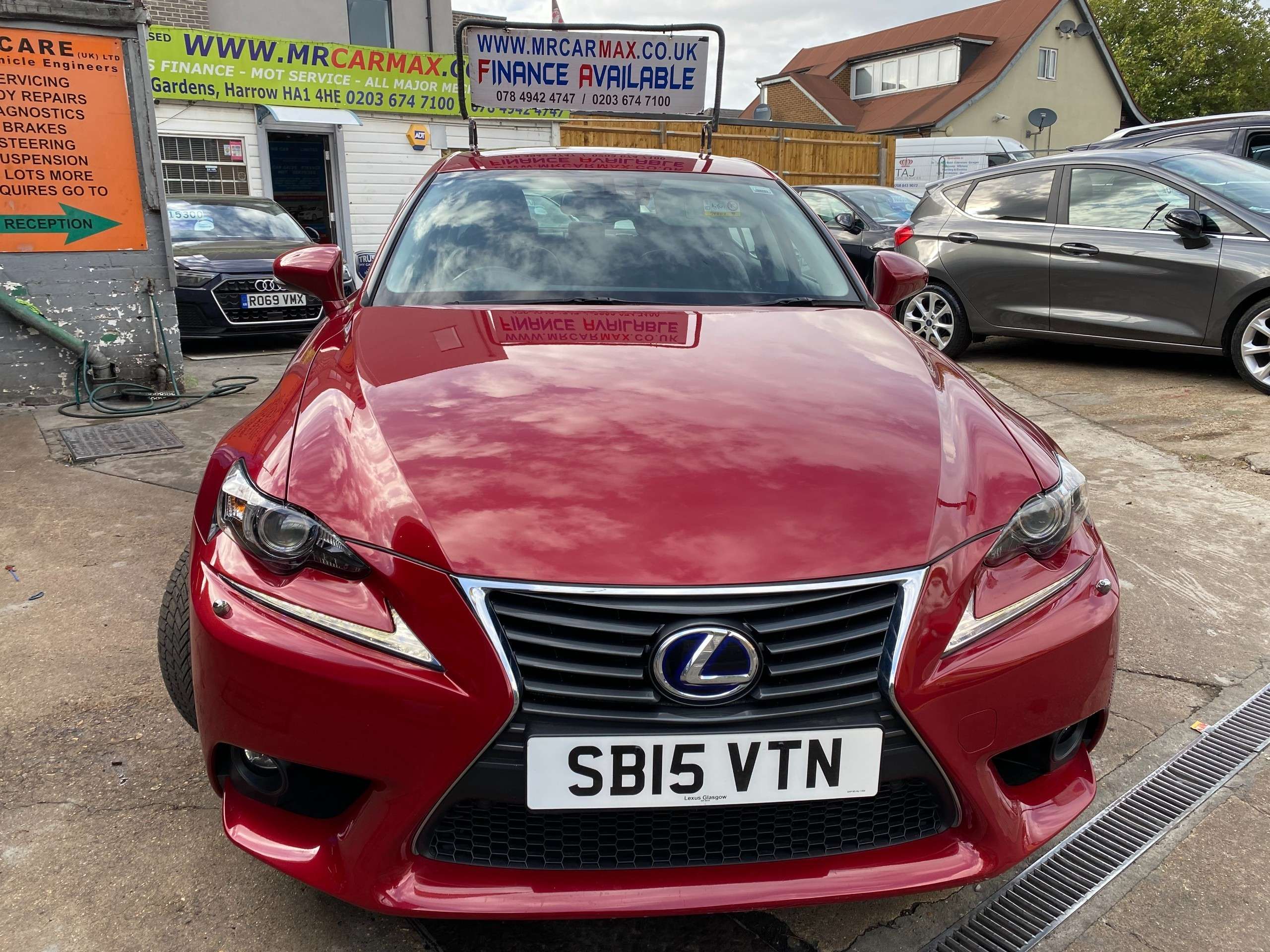 A 2015 LEXUS IS 2.5 300h Advance Saloon 4dr Petrol Hybrid E-CVT Euro 6 (s/s) (223 ps) A 2015 LEXUS IS 2.5 300h Advance Saloon 4dr Petrol Hybrid E-CVT Euro 6 (s/s) (223 ps)