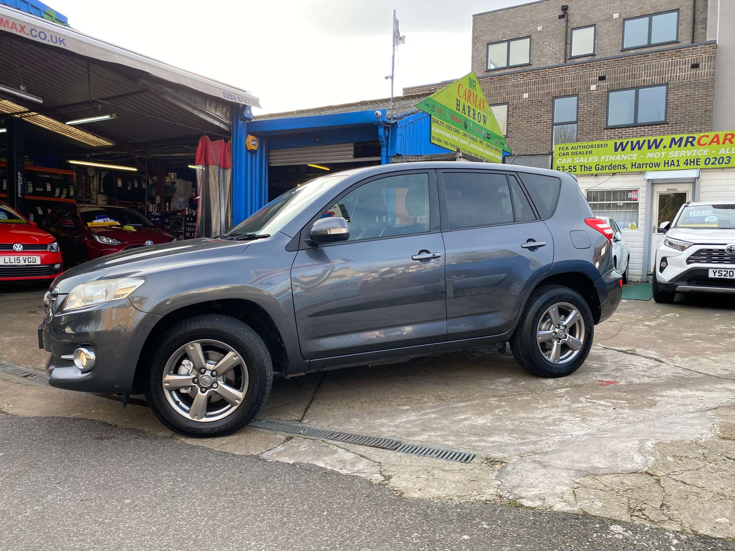 A 2012 TOYOTA RAV4 2.0 V-Matic XT-R SUV 5dr Petrol Multidrive S 4WD Euro 5 (158 ps) A 2012 TOYOTA RAV4 2.0 V-Matic XT-R SUV 5dr Petrol Multidrive S 4WD Euro 5 (158 ps)