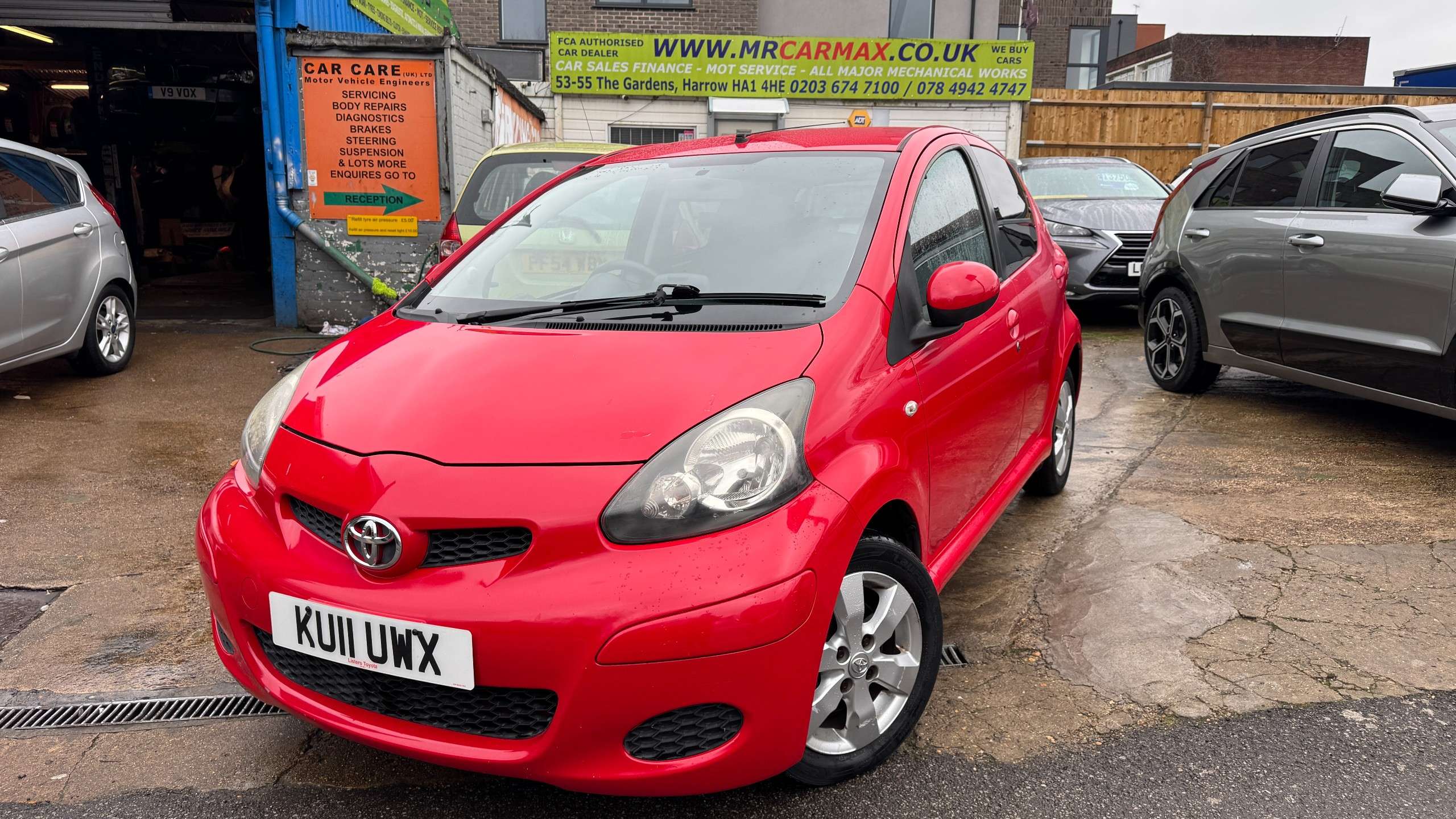 A 2011 TOYOTA AYGO 1.0 VVT-i Go Hatchback 5dr Petrol Manual Euro 5 (67 ps) A 2011 TOYOTA AYGO 1.0 VVT-i Go Hatchback 5dr Petrol Manual Euro 5 (67 ps)