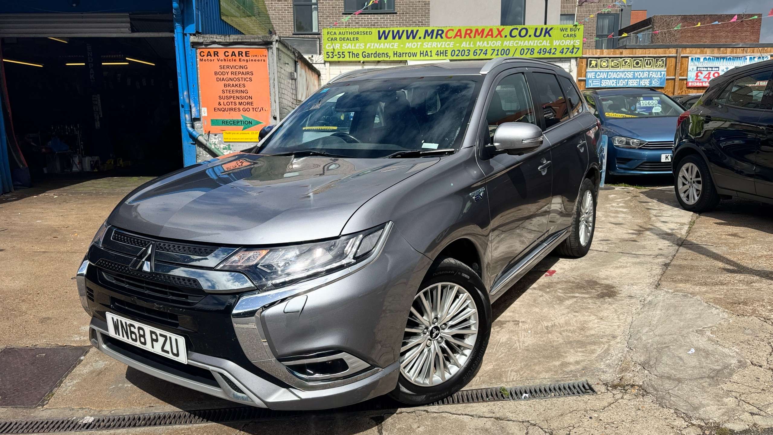 A 2018 MITSUBISHI OUTLANDER 2.4h TwinMotor 13.8kWh 4h SUV 5dr Petrol Plug-in Hybrid CVT 4WD Euro 6 (s/s) (209 ps) A 2018 MITSUBISHI OUTLANDER 2.4h TwinMotor 13.8kWh 4h SUV 5dr Petrol Plug-in Hybrid CVT 4WD Euro 6 (s/s) (209 ps)