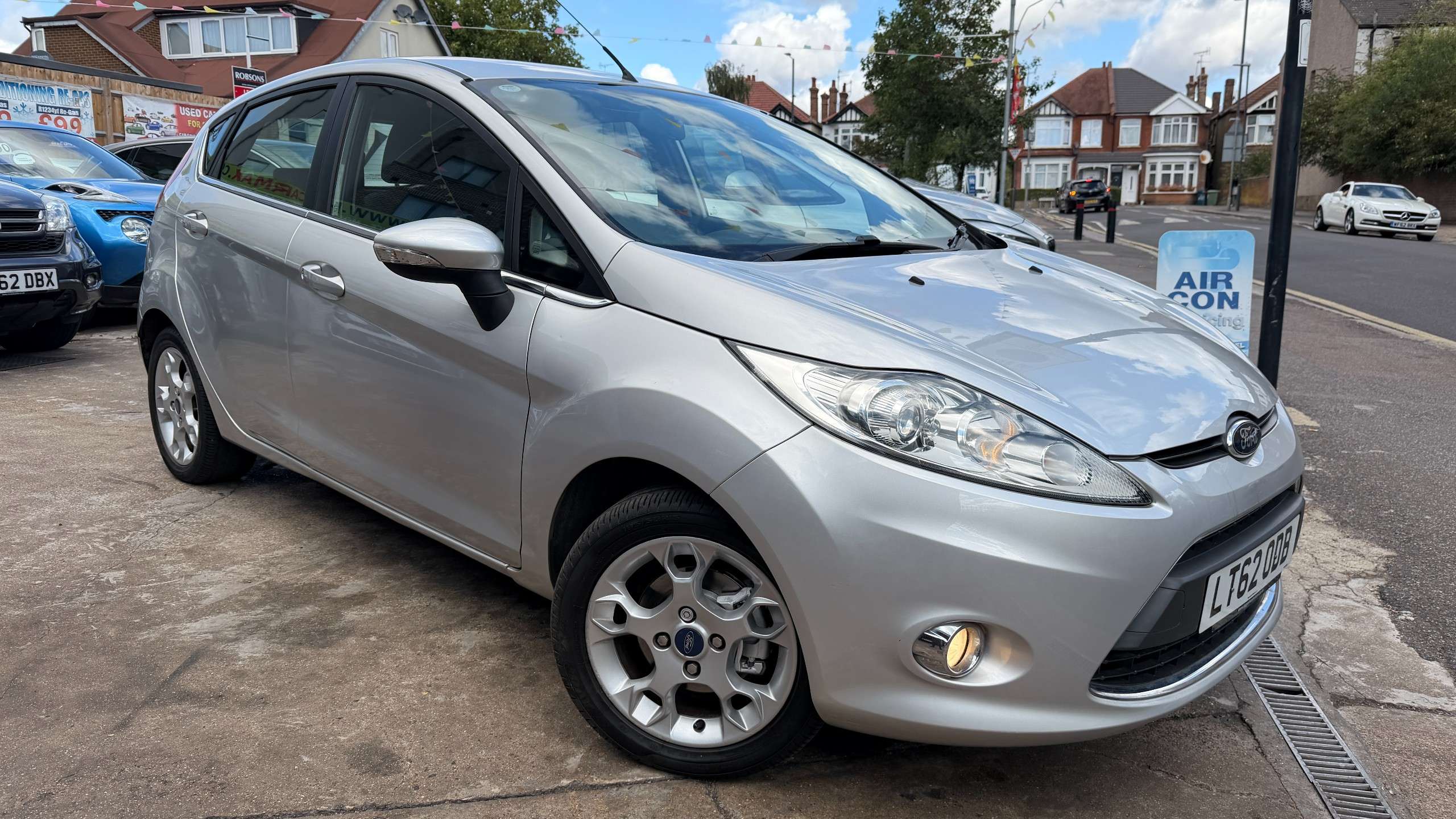 A 2012 FORD FIESTA 1.4 Zetec Hatchback 5dr Petrol Automatic (154 g/km, 94 bhp) A 2012 FORD FIESTA 1.4 Zetec Hatchback 5dr Petrol Automatic (154 g/km, 94 bhp)