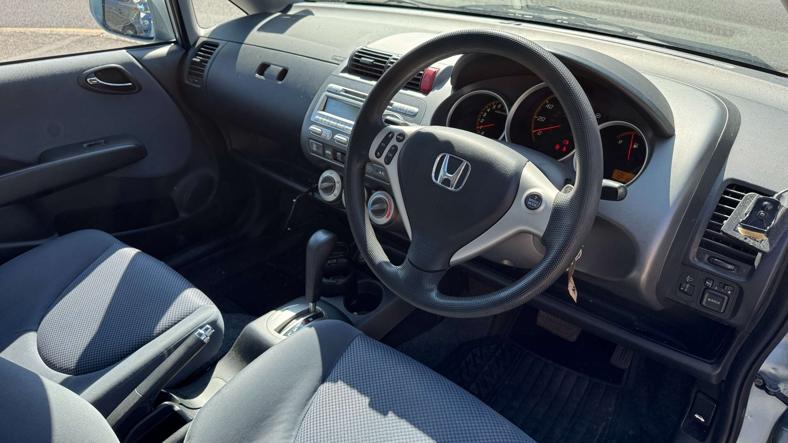A 2006 HONDA JAZZ 1.4 i-DSI SE Hatchback 5dr Petrol CVT-7 (139 g/km, 82 bhp) A 2006 HONDA JAZZ 1.4 i-DSI SE Hatchback 5dr Petrol CVT-7 (139 g/km, 82 bhp)