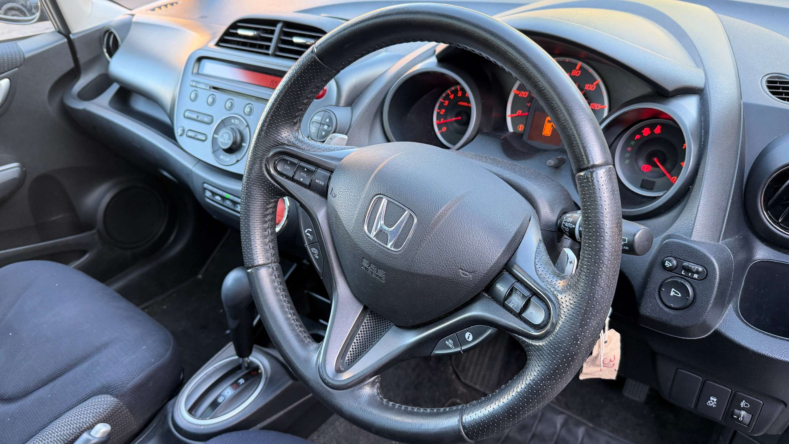 A 2011 HONDA JAZZ 1.4 i-VTEC EX Hatchback 5dr Petrol CVT Euro 5 (99 ps) A 2011 HONDA JAZZ 1.4 i-VTEC EX Hatchback 5dr Petrol CVT Euro 5 (99 ps)