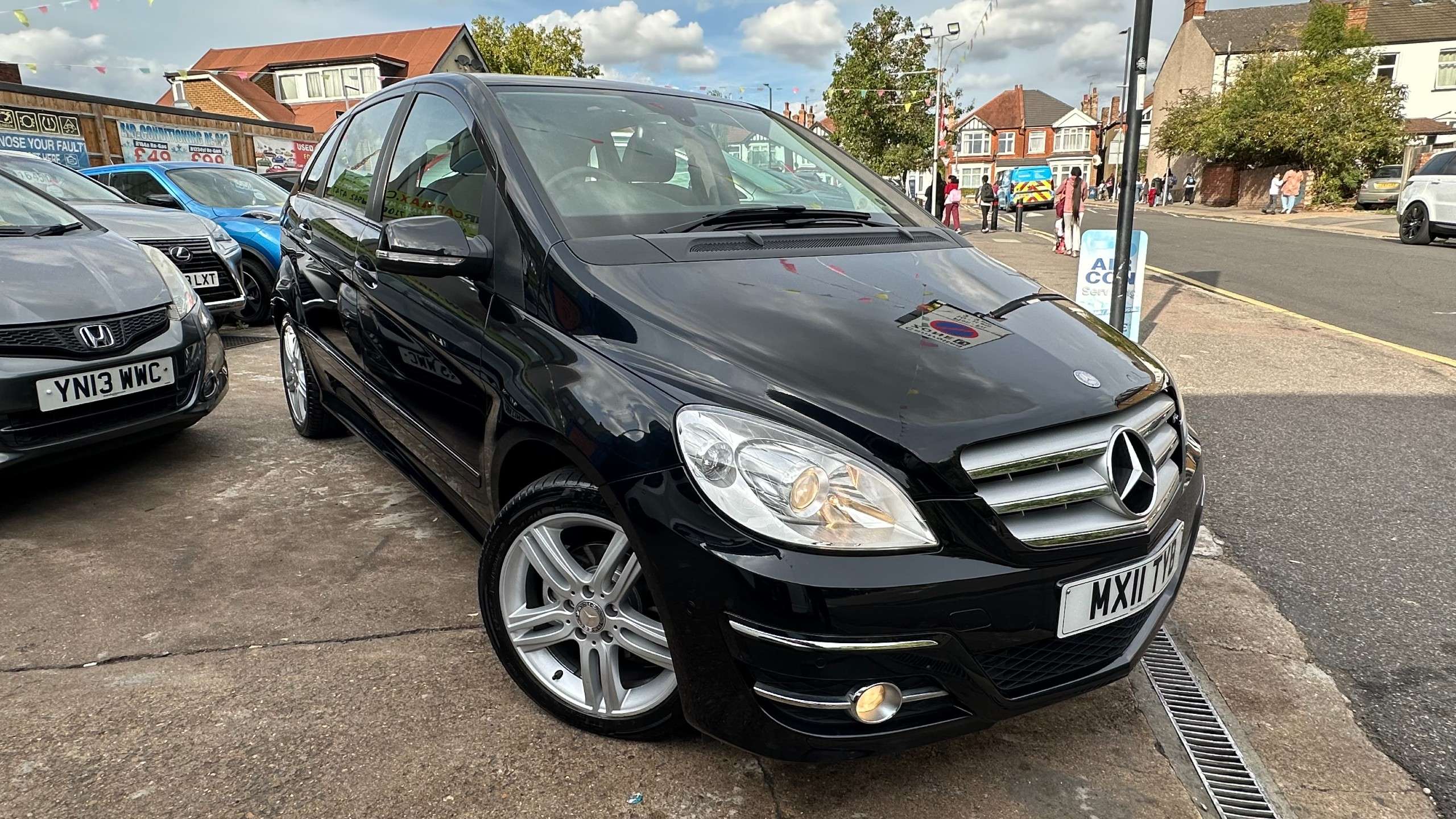 A 2011 MERCEDES-BENZ B CLASS 1.7 B180 Sport MPV 5dr Petrol CVT (177 g/km, 116 bhp) A 2011 MERCEDES-BENZ B CLASS 1.7 B180 Sport MPV 5dr Petrol CVT (177 g/km, 116 bhp)