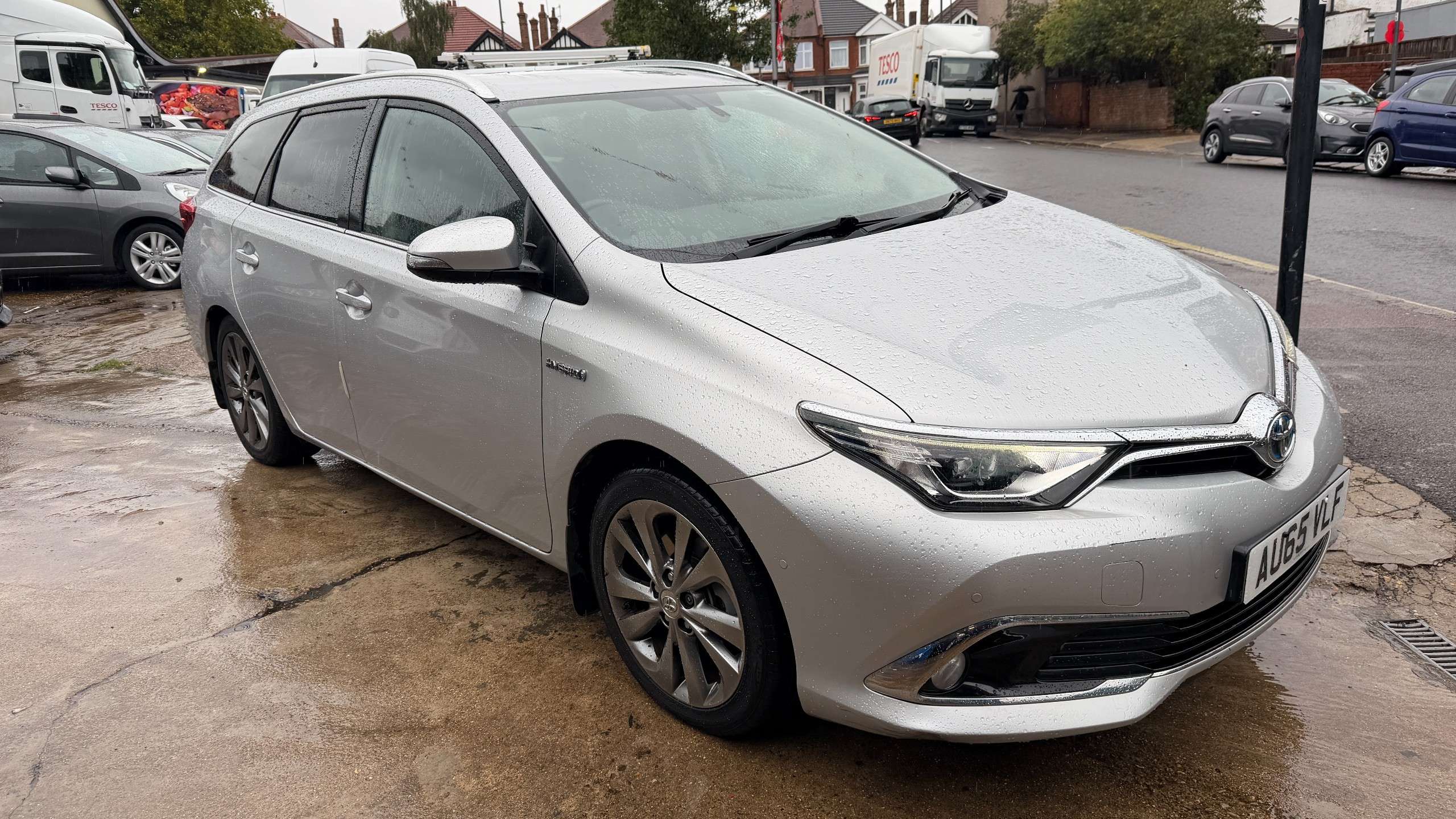 A 2015 TOYOTA AURIS 1.8 VVT-h Excel Touring Sports 5dr Petrol Hybrid CVT Euro 6 (s/s) (136 ps) A 2015 TOYOTA AURIS 1.8 VVT-h Excel Touring Sports 5dr Petrol Hybrid CVT Euro 6 (s/s) (136 ps)