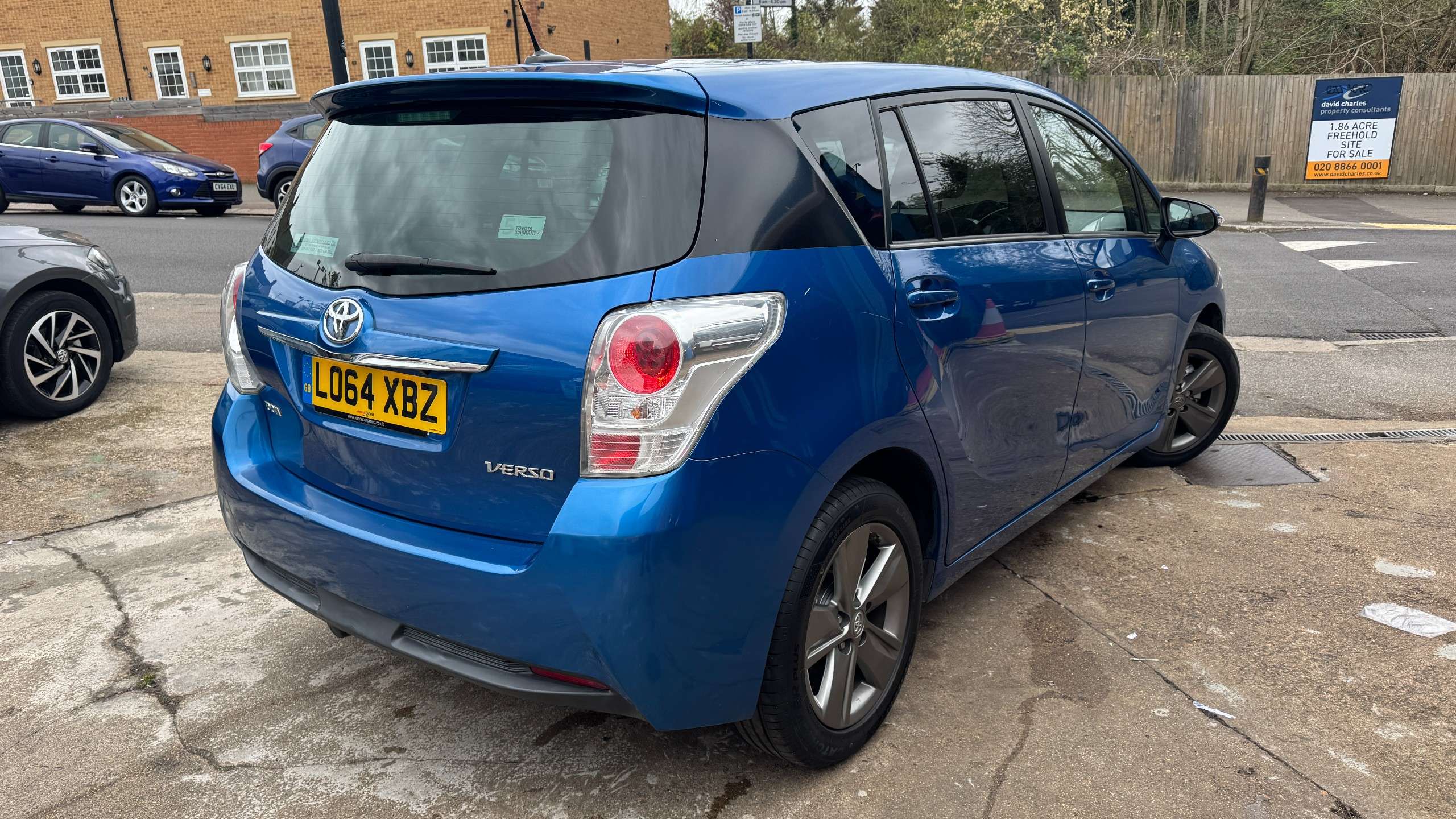 A 2014 TOYOTA VERSO 1.8 V-Matic Trend MPV 5dr Petrol Multidrive S Euro 5 Euro 5 (147 ps) A 2014 TOYOTA VERSO 1.8 V-Matic Trend MPV 5dr Petrol Multidrive S Euro 5 Euro 5 (147 ps)