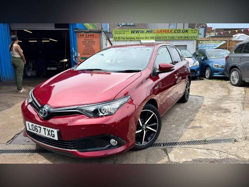A 2018 TOYOTA AURIS 1.8 VVT-h Design Hatchback 5dr Petrol Hybrid CVT Euro 6 (s/s) (136 ps) A 2018 TOYOTA AURIS 1.8 VVT-h Design Hatchback 5dr Petrol Hybrid CVT Euro 6 (s/s) (136 ps)