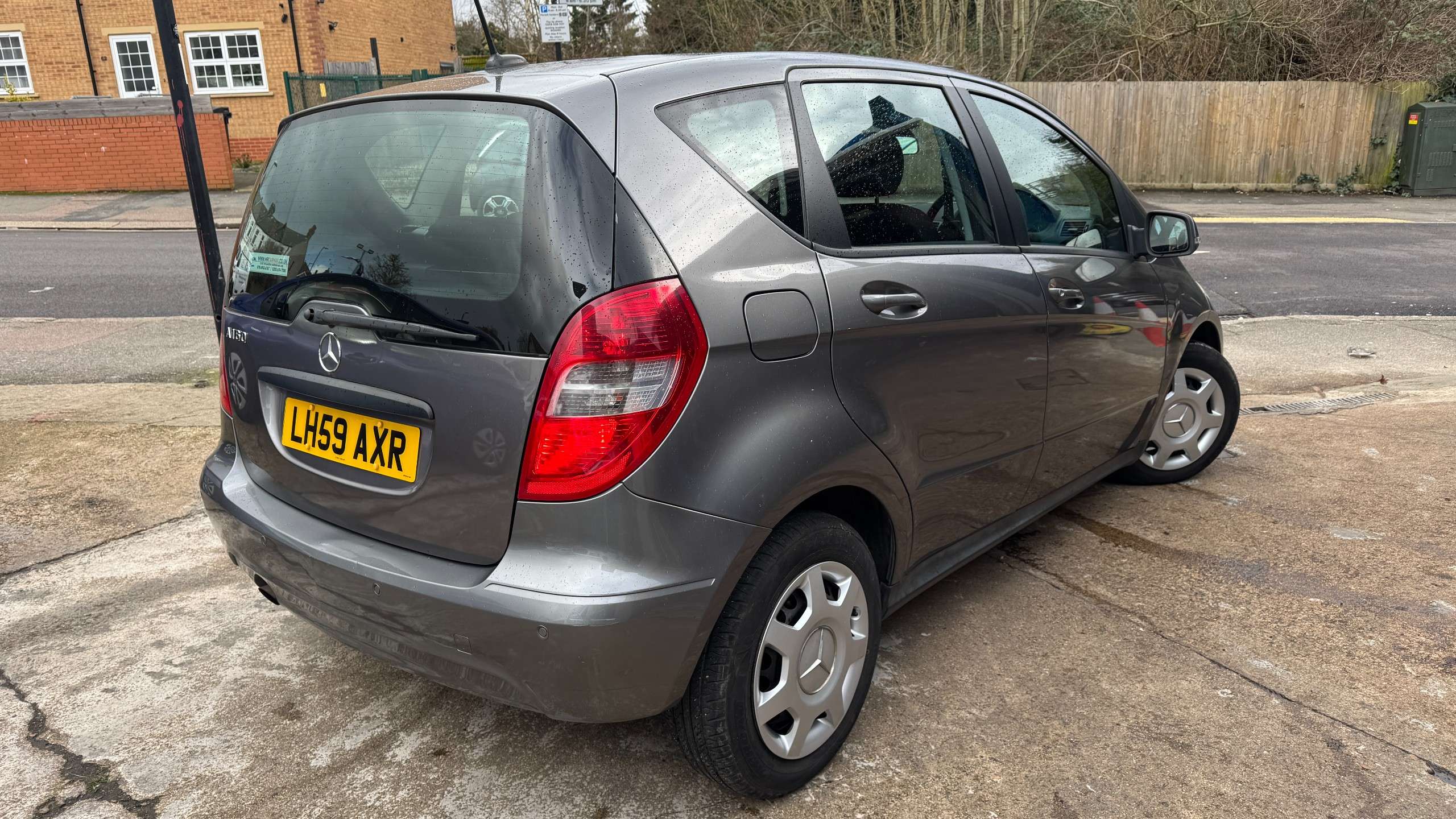 A 2009 MERCEDES-BENZ A CLASS 1.5 A160 Classic SE Hatchback 5dr Petrol CVT (157 g/km, 95 bhp) A 2009 MERCEDES-BENZ A CLASS 1.5 A160 Classic SE Hatchback 5dr Petrol CVT (157 g/km, 95 bhp)