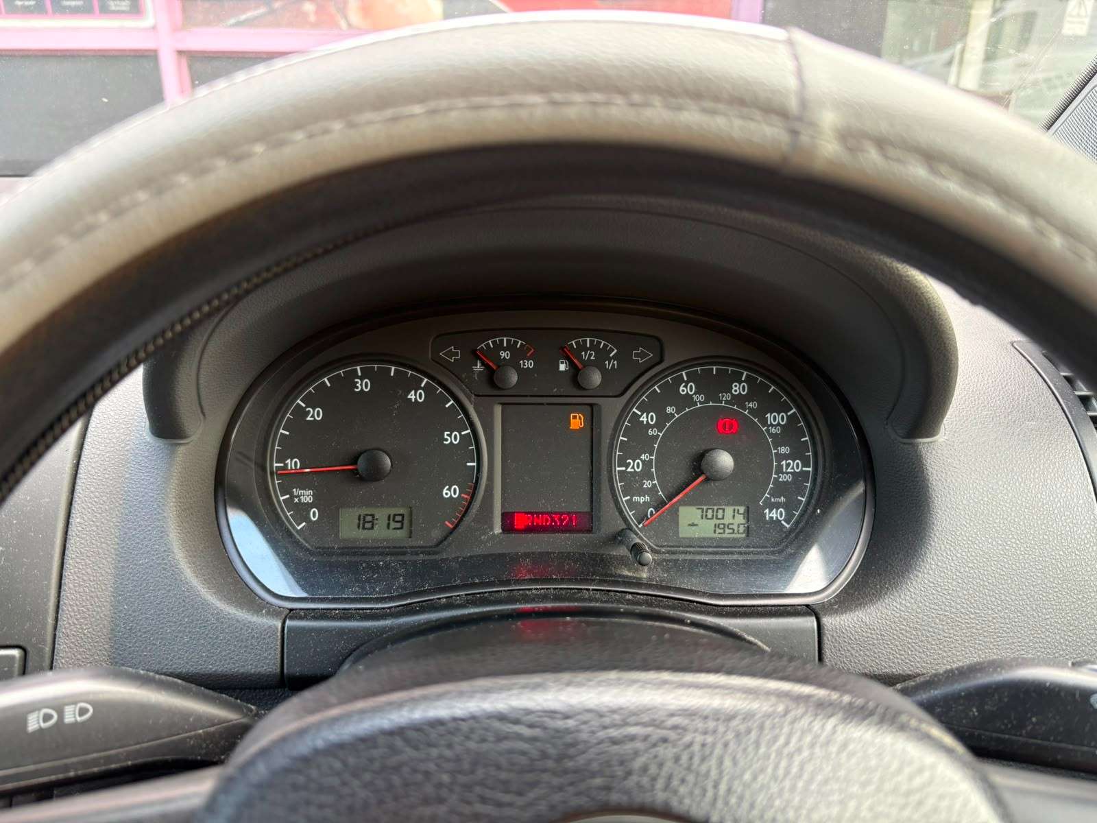 A 2004 VOLKSWAGEN POLO 1.4 Twist Hatchback 5dr Petrol Automatic (182 g/km, 75 bhp) A 2004 VOLKSWAGEN POLO 1.4 Twist Hatchback 5dr Petrol Automatic (182 g/km, 75 bhp)