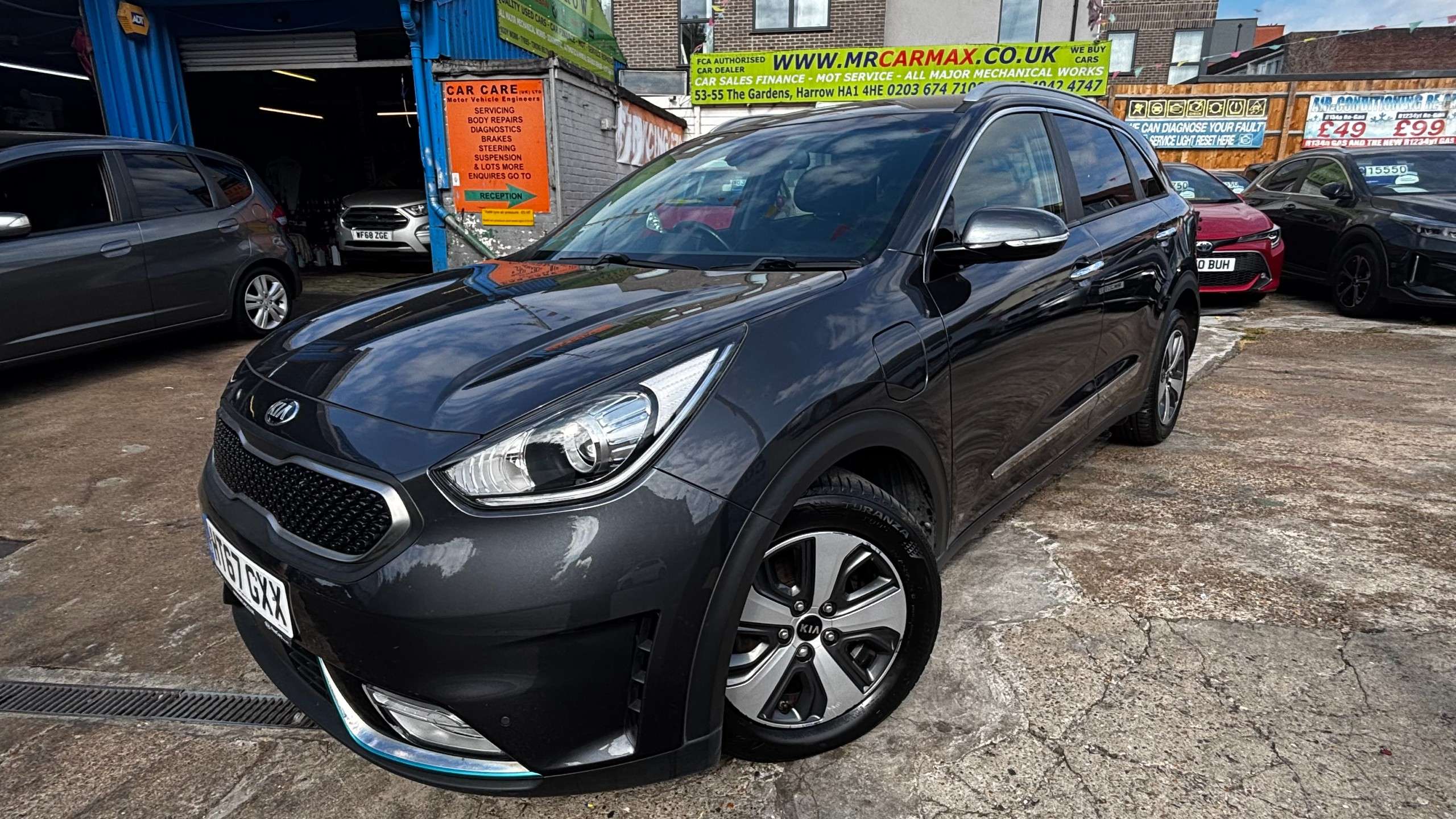 A 2018 KIA NIRO 1.6 GDi 8.9kWh 3 SUV 5dr Petrol Plug-in Hybrid DCT Euro 6 (s/s) (139 bhp) A 2018 KIA NIRO 1.6 GDi 8.9kWh 3 SUV 5dr Petrol Plug-in Hybrid DCT Euro 6 (s/s) (139 bhp)
