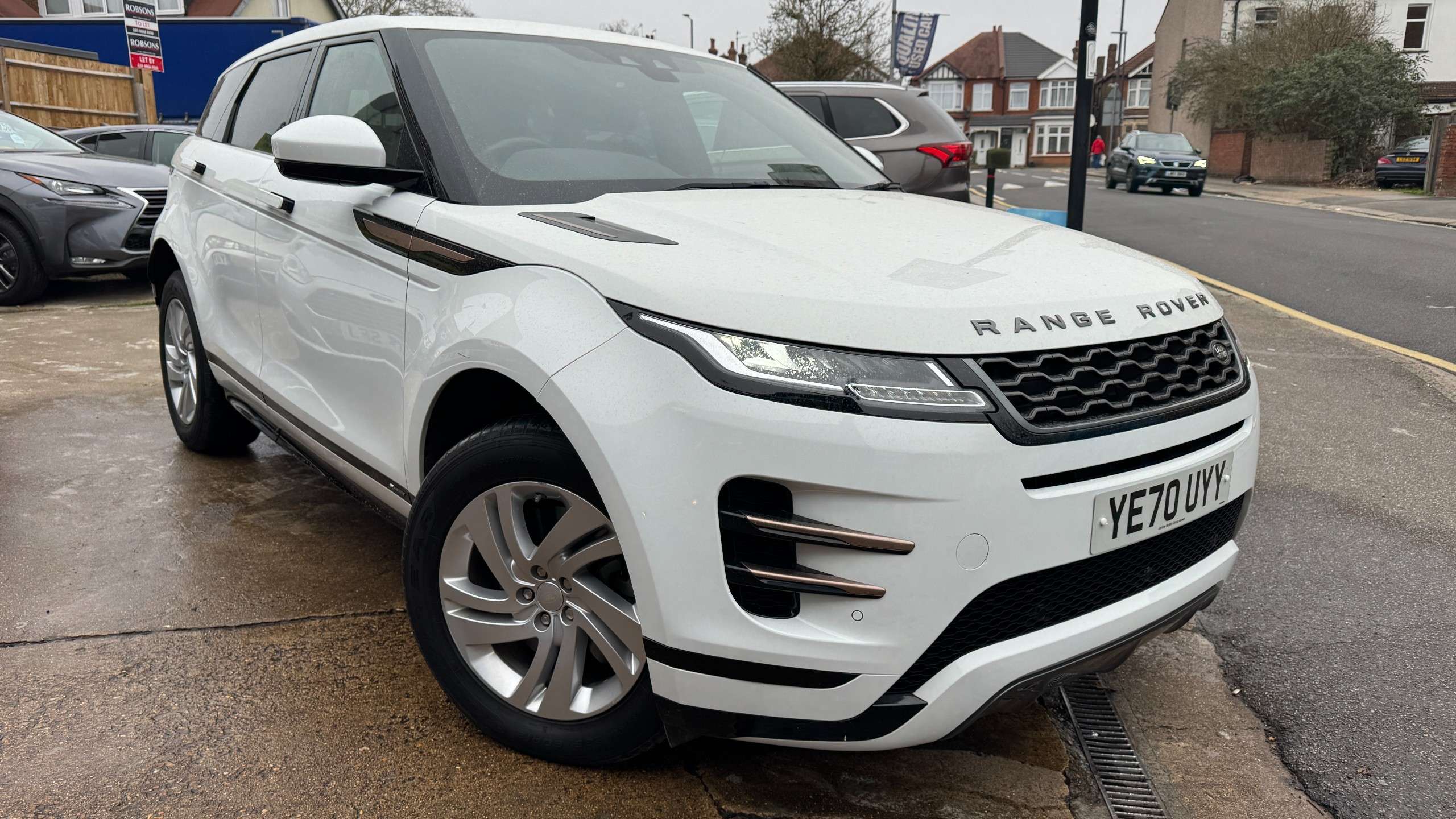 A 2020 LAND ROVER RANGE ROVER EVOQUE R-DYNAMIC S A 2020 LAND ROVER RANGE ROVER EVOQUE R-DYNAMIC S