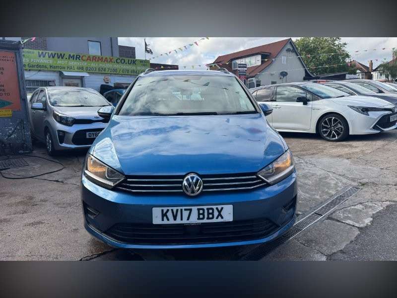A 2017 VOLKSWAGEN GOLF SV 1.4 TSI BlueMotion Tech SE MPV 5dr Petrol DSG Euro 6 (s/s) (125 ps) A 2017 VOLKSWAGEN GOLF SV 1.4 TSI BlueMotion Tech SE MPV 5dr Petrol DSG Euro 6 (s/s) (125 ps)