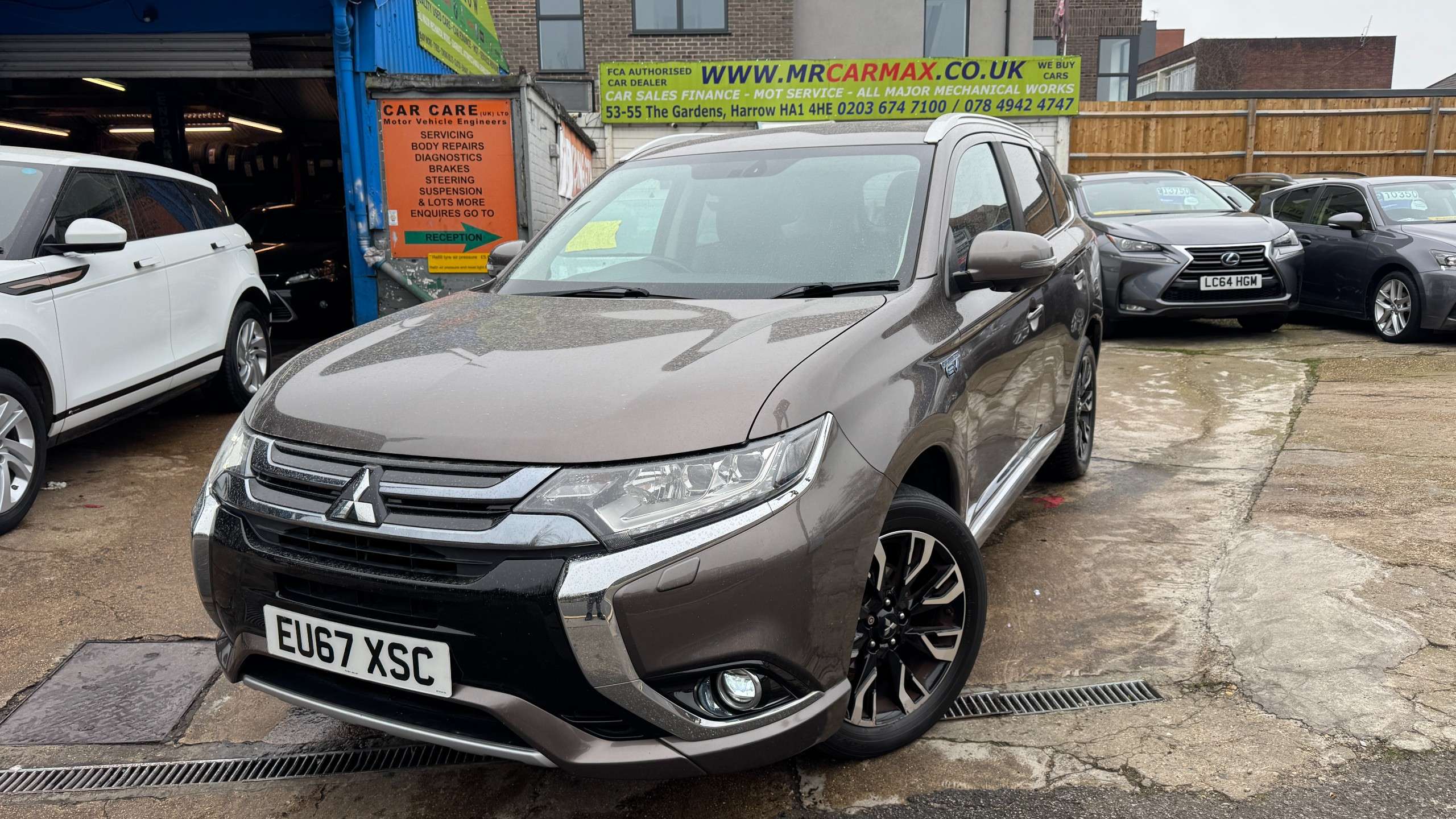 A 2017 MITSUBISHI OUTLANDER 2.0h 12kWh 4h SUV 5dr Petrol Plug-in Hybrid CVT 4WD Euro 6 (s/s) (200 ps) A 2017 MITSUBISHI OUTLANDER 2.0h 12kWh 4h SUV 5dr Petrol Plug-in Hybrid CVT 4WD Euro 6 (s/s) (200 ps)