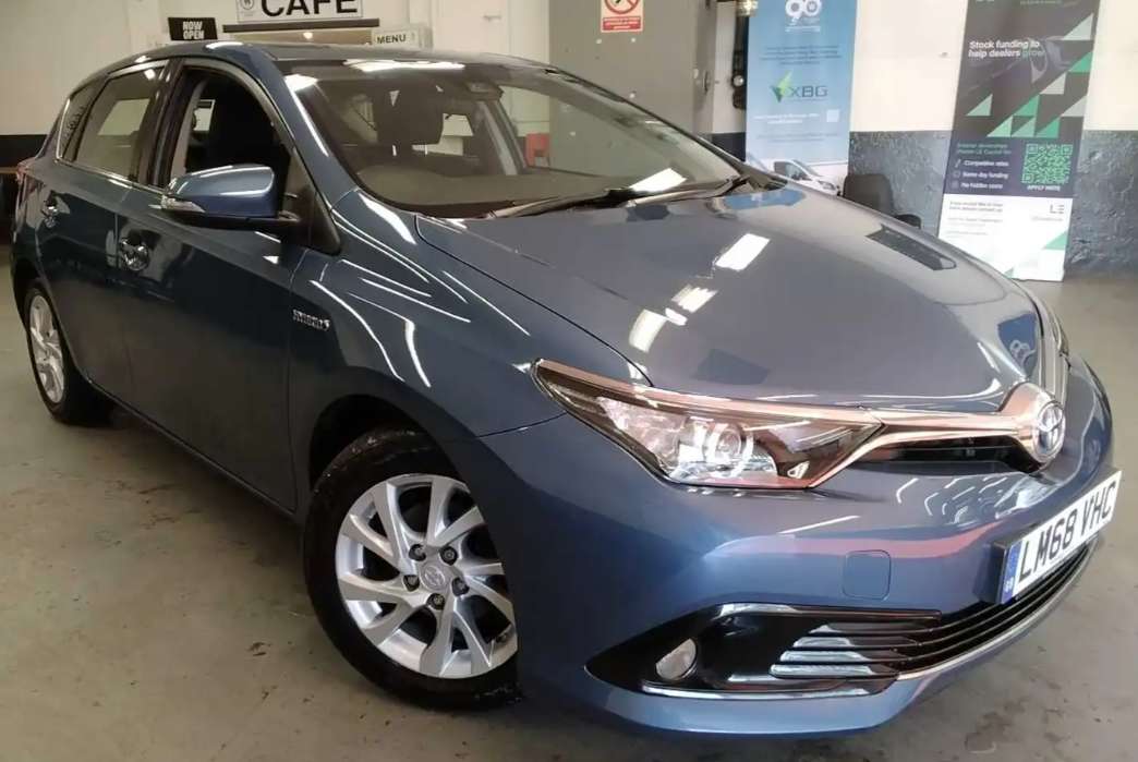 A 2018 TOYOTA AURIS 1.8 VVT-h Icon Tech Hatchback 5dr Petrol Hybrid CVT Euro 6 (s/s) (136 ps) A 2018 TOYOTA AURIS 1.8 VVT-h Icon Tech Hatchback 5dr Petrol Hybrid CVT Euro 6 (s/s) (136 ps)