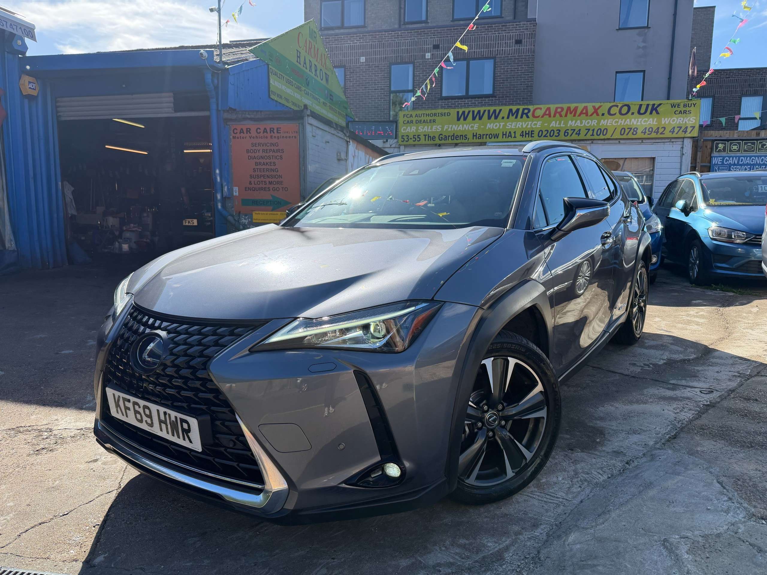 A 2019 LEXUS UX 2.0 250h SUV 5dr Petrol Hybrid E-CVT Euro 6 (s/s) (184 ps) A 2019 LEXUS UX 2.0 250h SUV 5dr Petrol Hybrid E-CVT Euro 6 (s/s) (184 ps)