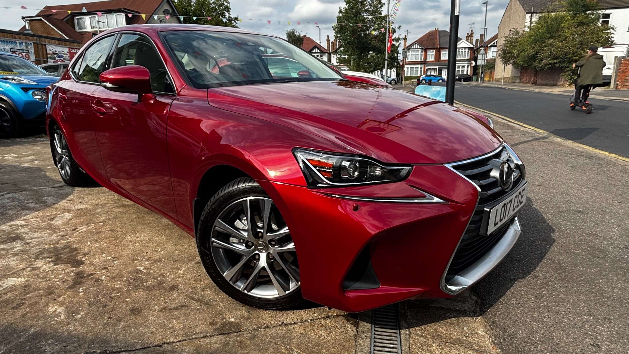 A 2017 LEXUS IS 2.5 300h Advance Saloon 4dr Petrol Hybrid E-CVT Euro 6 (s/s) (223 ps) A 2017 LEXUS IS 2.5 300h Advance Saloon 4dr Petrol Hybrid E-CVT Euro 6 (s/s) (223 ps)
