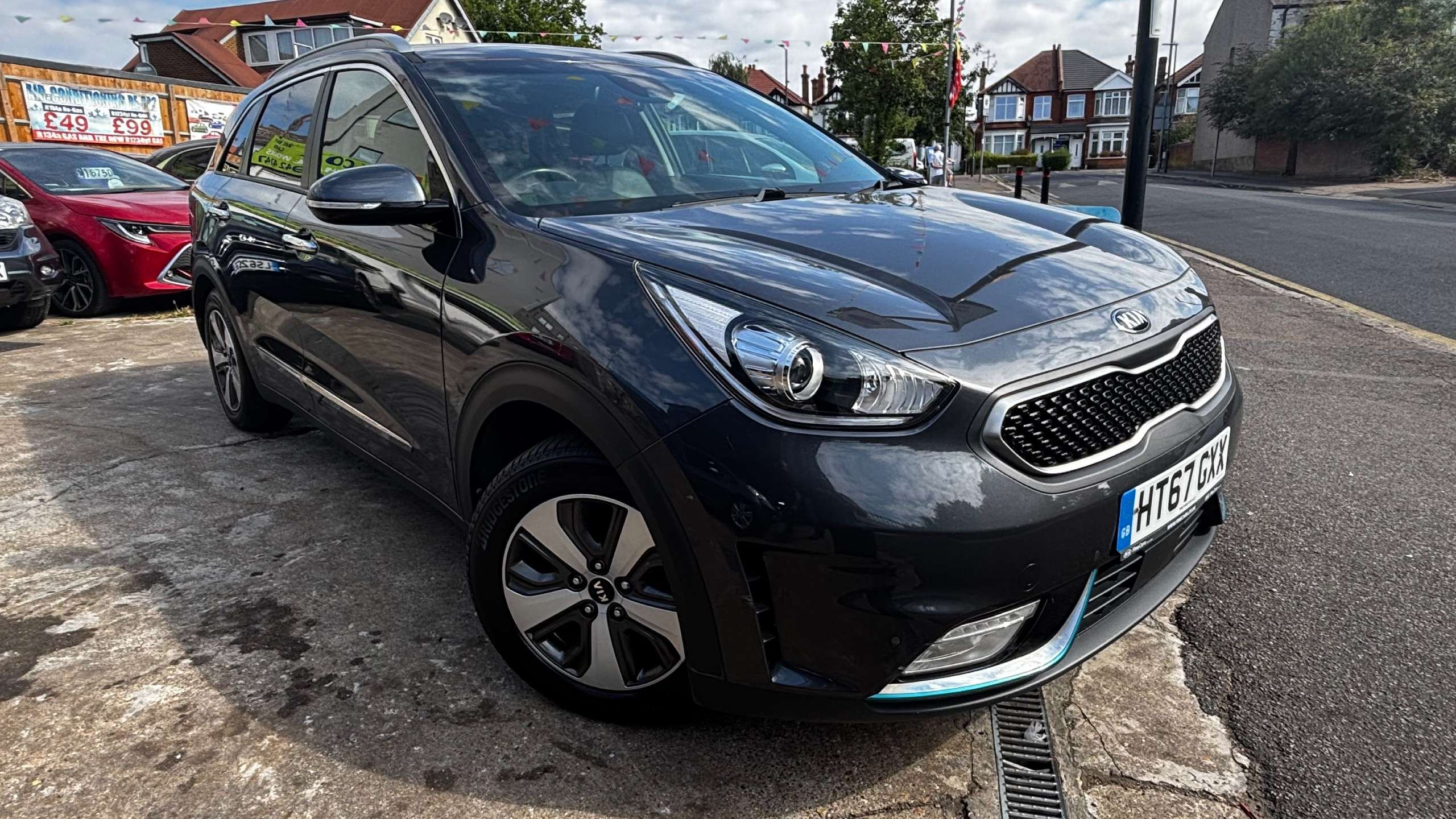 A 2018 KIA NIRO 1.6 GDi 8.9kWh 3 SUV 5dr Petrol Plug-in Hybrid DCT Euro 6 (s/s) (139 bhp) A 2018 KIA NIRO 1.6 GDi 8.9kWh 3 SUV 5dr Petrol Plug-in Hybrid DCT Euro 6 (s/s) (139 bhp)