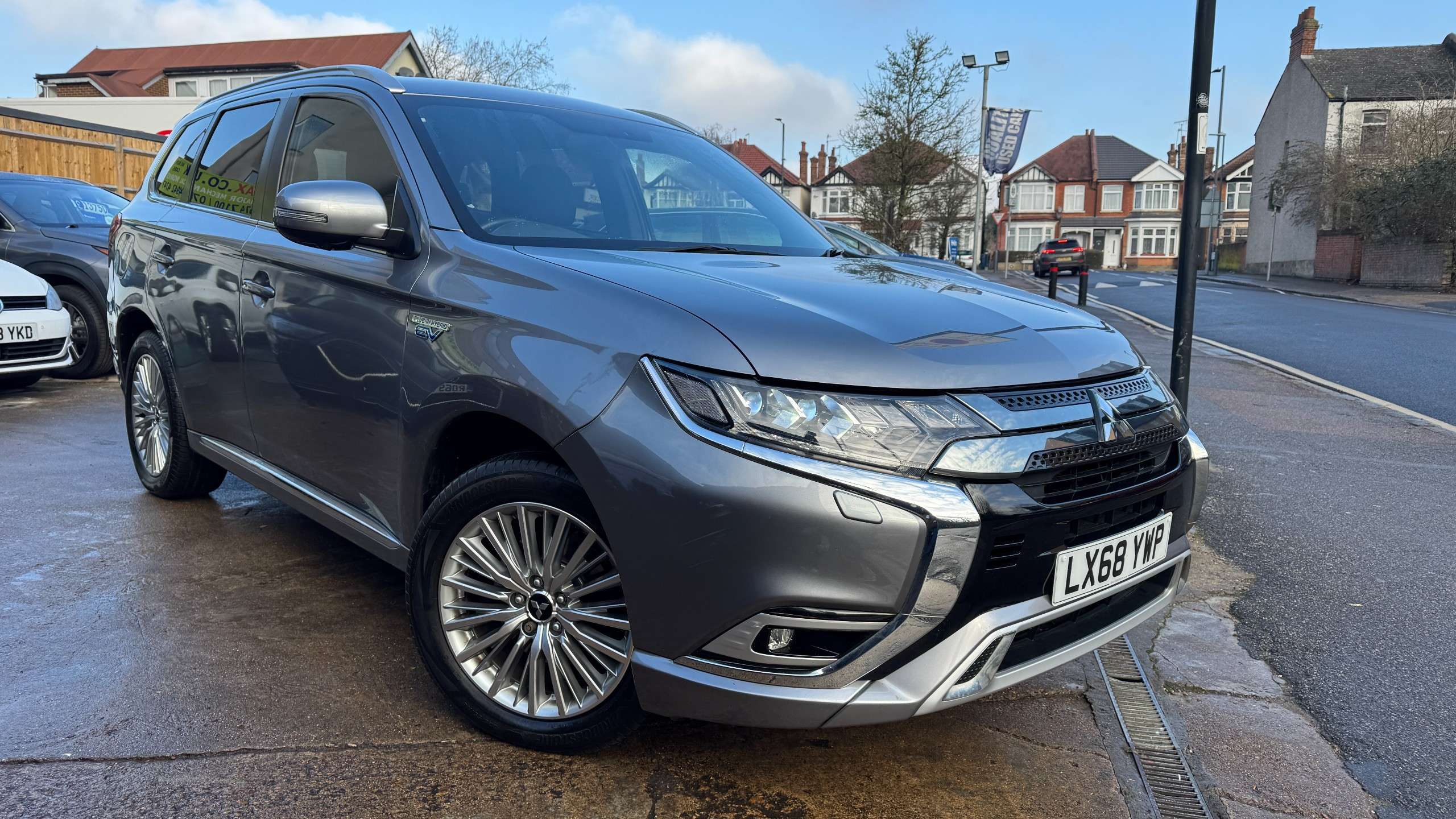 A 2018 MITSUBISHI OUTLANDER 2.4h TwinMotor 13.8kWh 4h SUV 5dr Petrol Plug-in Hybrid CVT 4WD Euro 6 (s/s) (209 ps) A 2018 MITSUBISHI OUTLANDER 2.4h TwinMotor 13.8kWh 4h SUV 5dr Petrol Plug-in Hybrid CVT 4WD Euro 6 (s/s) (209 ps)