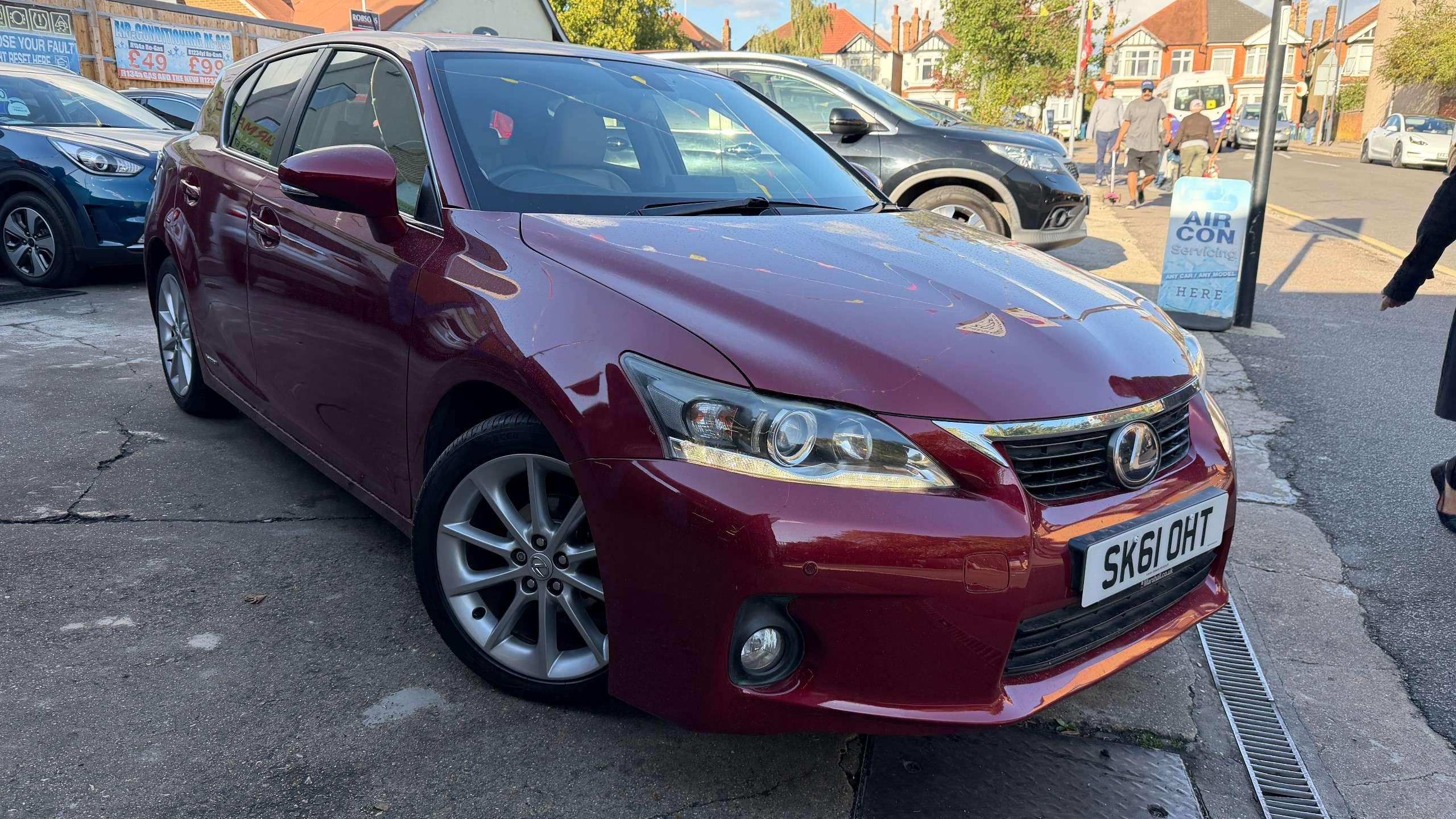 A 2011 LEXUS CT 1.8 200h SE-L Hatchback 5dr Petrol Hybrid CVT Euro 5 (s/s) (136 ps) A 2011 LEXUS CT 1.8 200h SE-L Hatchback 5dr Petrol Hybrid CVT Euro 5 (s/s) (136 ps)