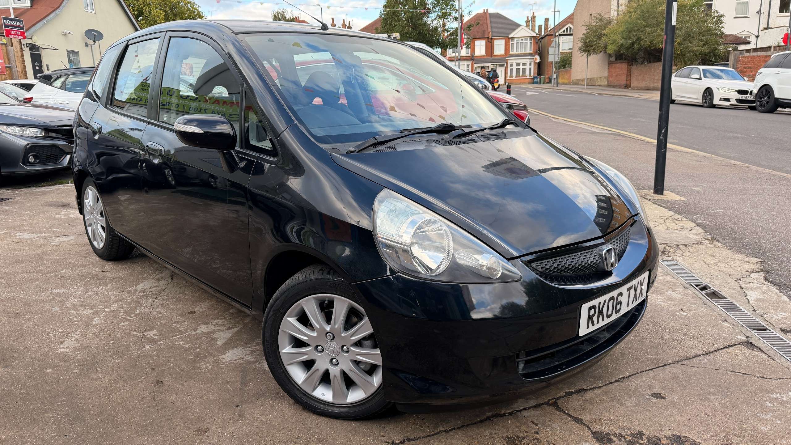 A 2006 HONDA JAZZ 1.4 i-DSI SE Hatchback 5dr Petrol CVT-7 (139 g/km, 82 bhp) A 2006 HONDA JAZZ 1.4 i-DSI SE Hatchback 5dr Petrol CVT-7 (139 g/km, 82 bhp)