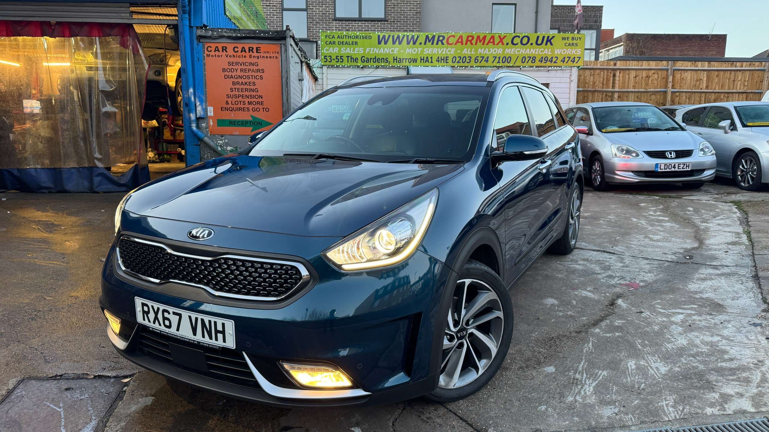 A 2017 KIA NIRO 1.6h GDi 4 SUV 5dr Petrol Hybrid DCT Euro 6 (s/s) ( 16in Alloy) (139 bhp) A 2017 KIA NIRO 1.6h GDi 4 SUV 5dr Petrol Hybrid DCT Euro 6 (s/s) ( 16in Alloy) (139 bhp)