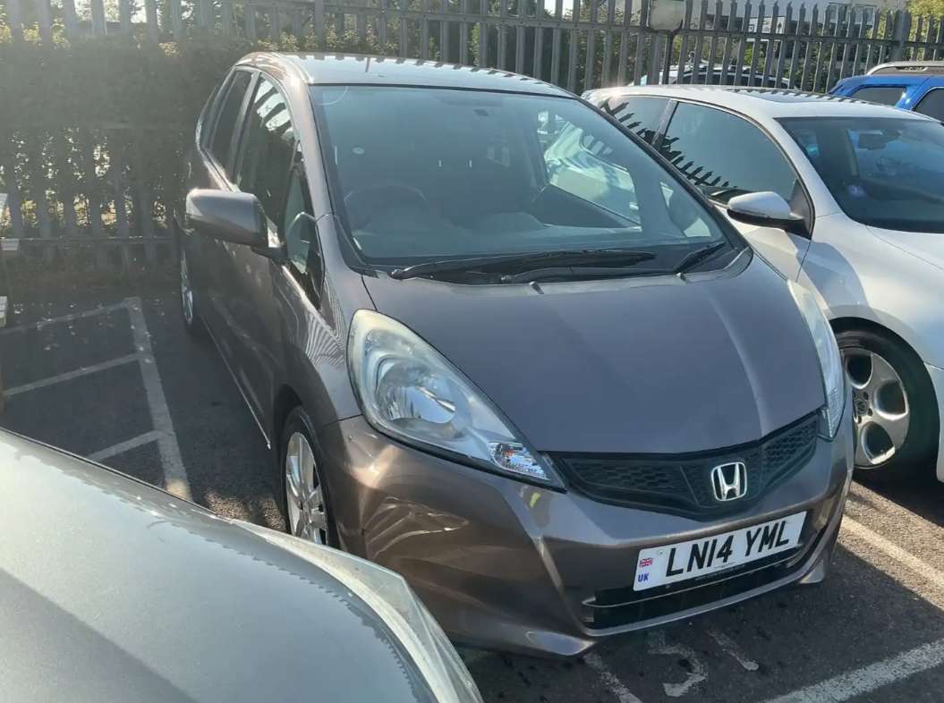 A 2014 HONDA JAZZ 1.4 i-VTEC ES Plus Hatchback 5dr Petrol CVT Euro 5 (99 ps) A 2014 HONDA JAZZ 1.4 i-VTEC ES Plus Hatchback 5dr Petrol CVT Euro 5 (99 ps)