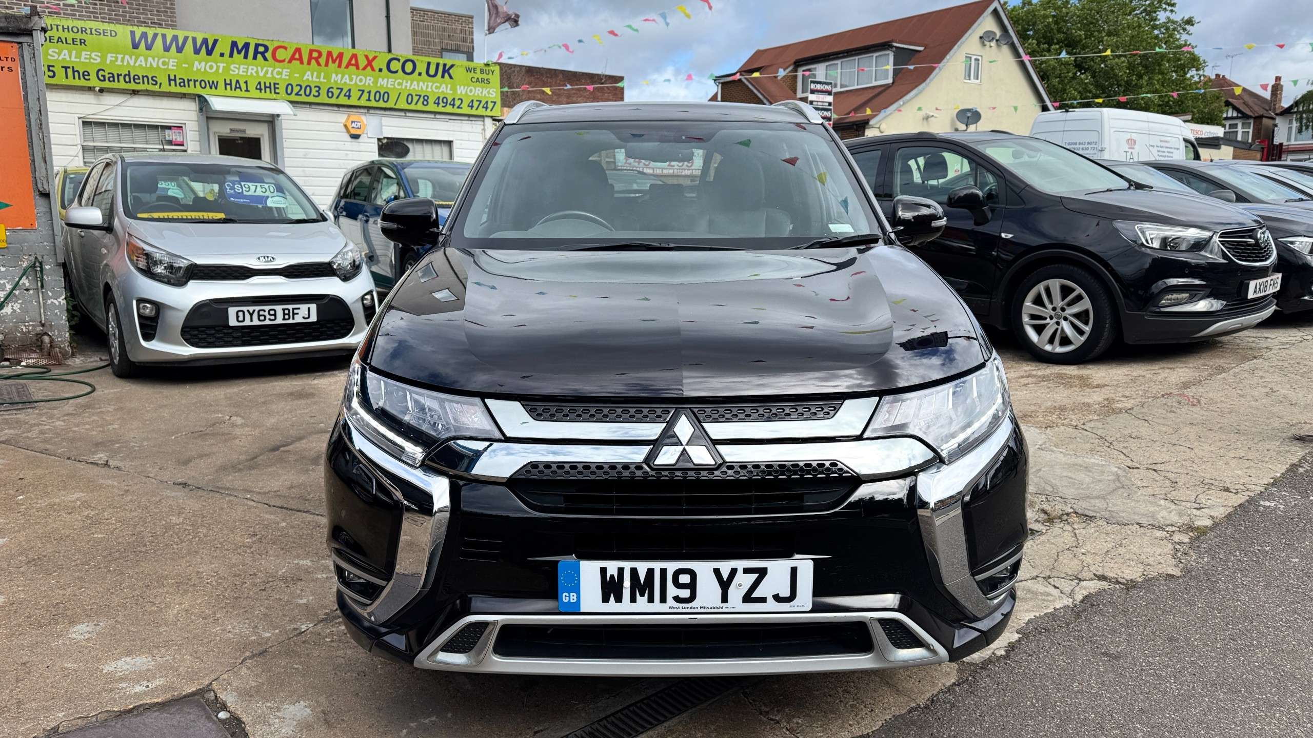 A 2019 MITSUBISHI OUTLANDER 2.4h TwinMotor 13.8kWh 4h SUV 5dr Petrol Plug-in Hybrid CVT 4WD Euro 6 (s/s) (209 ps) A 2019 MITSUBISHI OUTLANDER 2.4h TwinMotor 13.8kWh 4h SUV 5dr Petrol Plug-in Hybrid CVT 4WD Euro 6 (s/s) (209 ps)