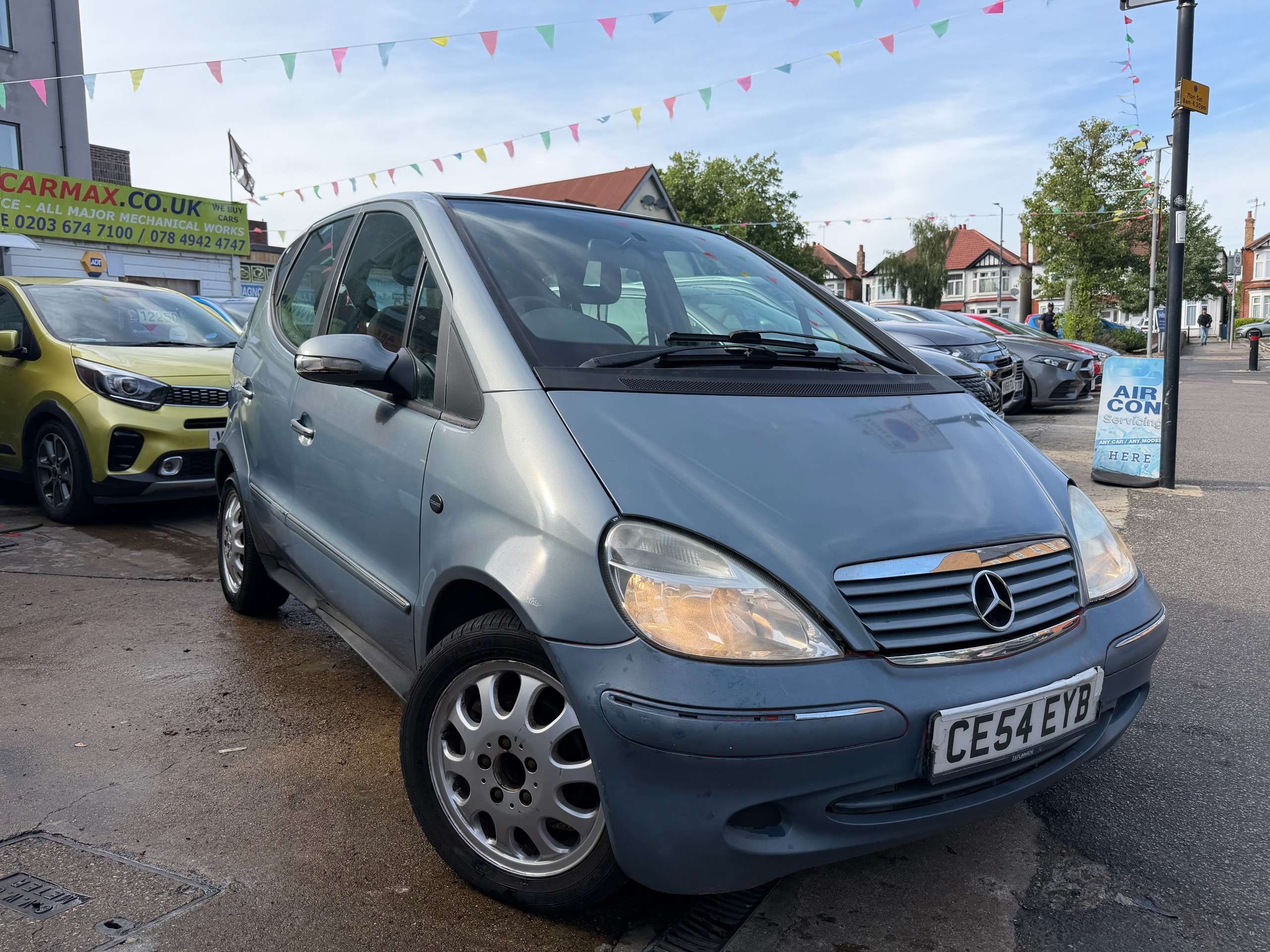 A 2004 MERCEDES-BENZ A CLASS 1.6 A160 Elegance SWB Hatchback 5dr Petrol Automatic (183 g/km, 102 bhp) A 2004 MERCEDES-BENZ A CLASS 1.6 A160 Elegance SWB Hatchback 5dr Petrol Automatic (183 g/km, 102 bhp)