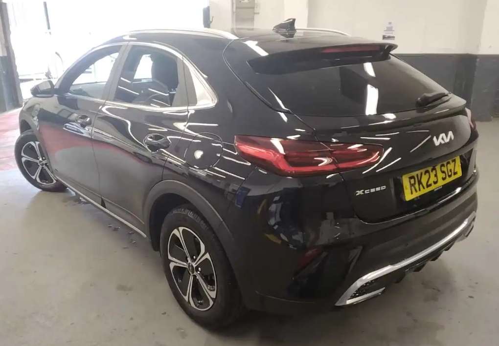 A 2023 KIA XCEED 1.6 GDi 8.9kWh 3 SUV 5dr Petrol Plug-in Hybrid DCT Euro 6 (s/s) (139 bhp) A 2023 KIA XCEED 1.6 GDi 8.9kWh 3 SUV 5dr Petrol Plug-in Hybrid DCT Euro 6 (s/s) (139 bhp)