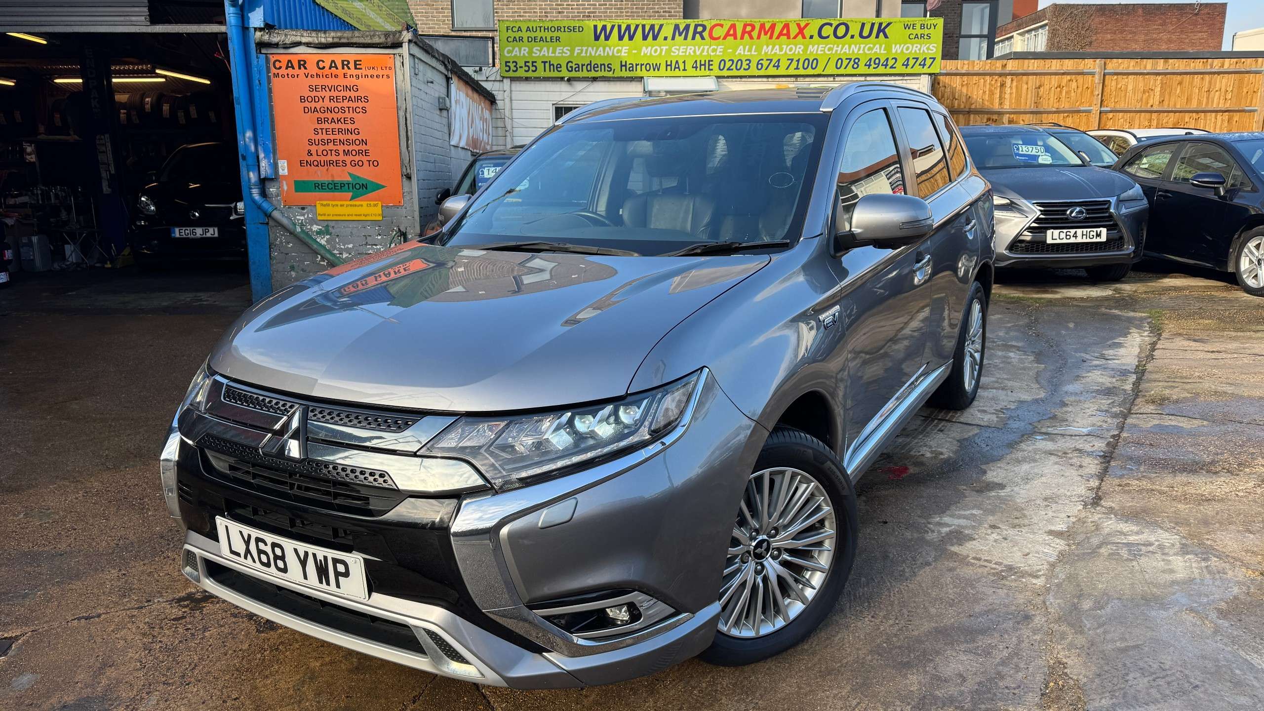 A 2018 MITSUBISHI OUTLANDER 2.4h TwinMotor 13.8kWh 4h SUV 5dr Petrol Plug-in Hybrid CVT 4WD Euro 6 (s/s) (209 ps) A 2018 MITSUBISHI OUTLANDER 2.4h TwinMotor 13.8kWh 4h SUV 5dr Petrol Plug-in Hybrid CVT 4WD Euro 6 (s/s) (209 ps)