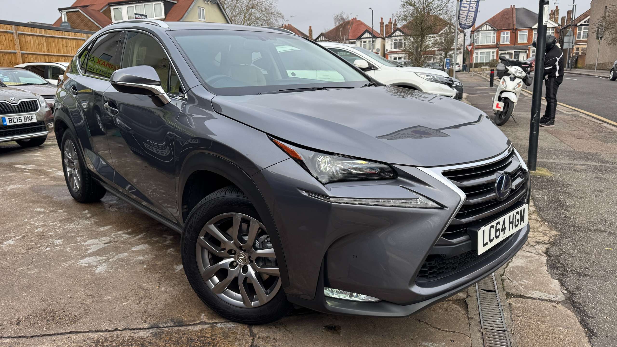 A 2015 LEXUS NX 2.5 300h Luxury SUV 5dr Petrol Hybrid E-CVT 4WD Euro 6 (s/s) (197 ps) A 2015 LEXUS NX 2.5 300h Luxury SUV 5dr Petrol Hybrid E-CVT 4WD Euro 6 (s/s) (197 ps)