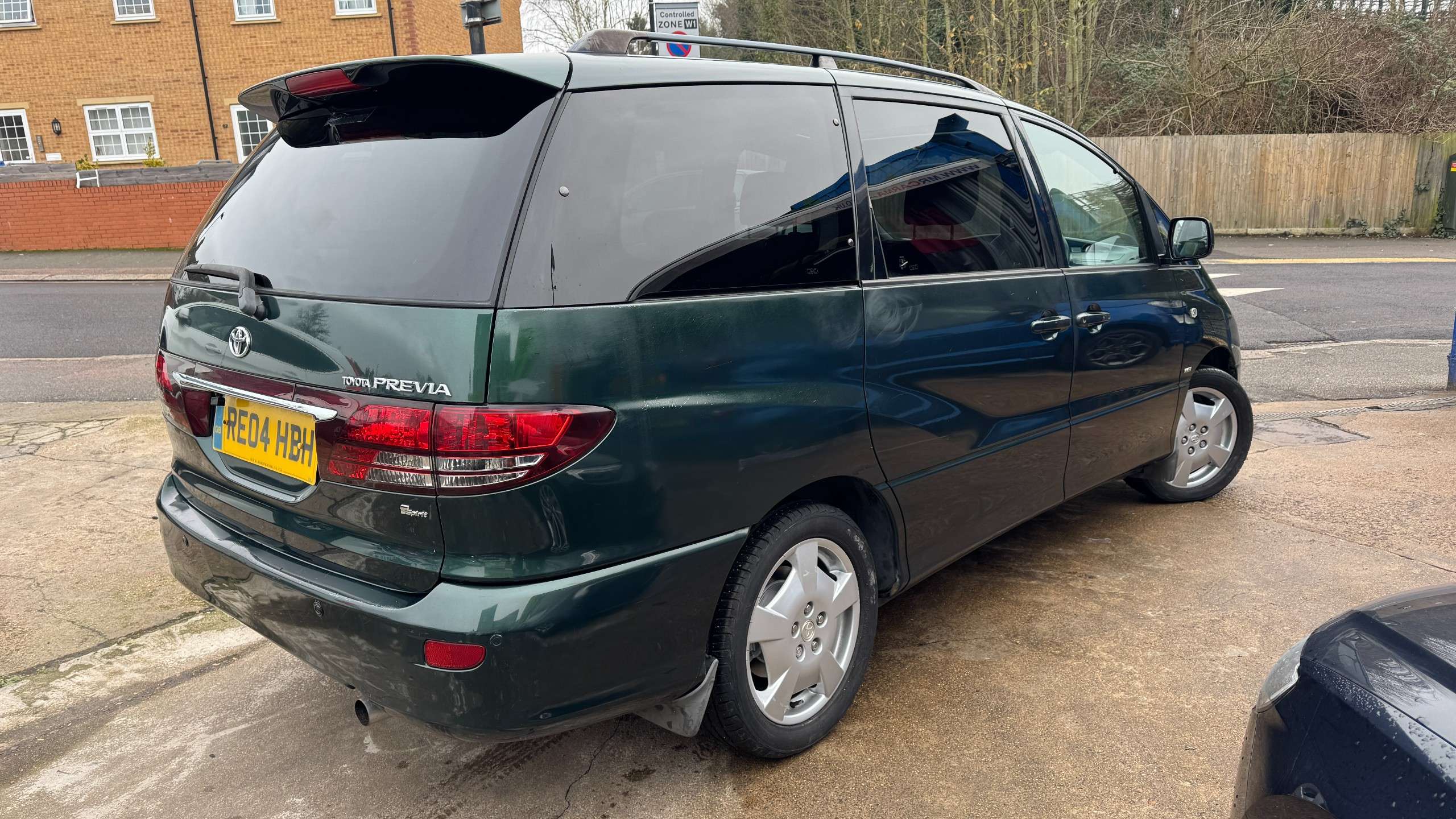 A 2004 TOYOTA PREVIA 2.4 VVT-i T Spirit MPV 5dr Petrol Automatic (7 Seats) (259 g/km, 154 bhp) A 2004 TOYOTA PREVIA 2.4 VVT-i T Spirit MPV 5dr Petrol Automatic (7 Seats) (259 g/km, 154 bhp)