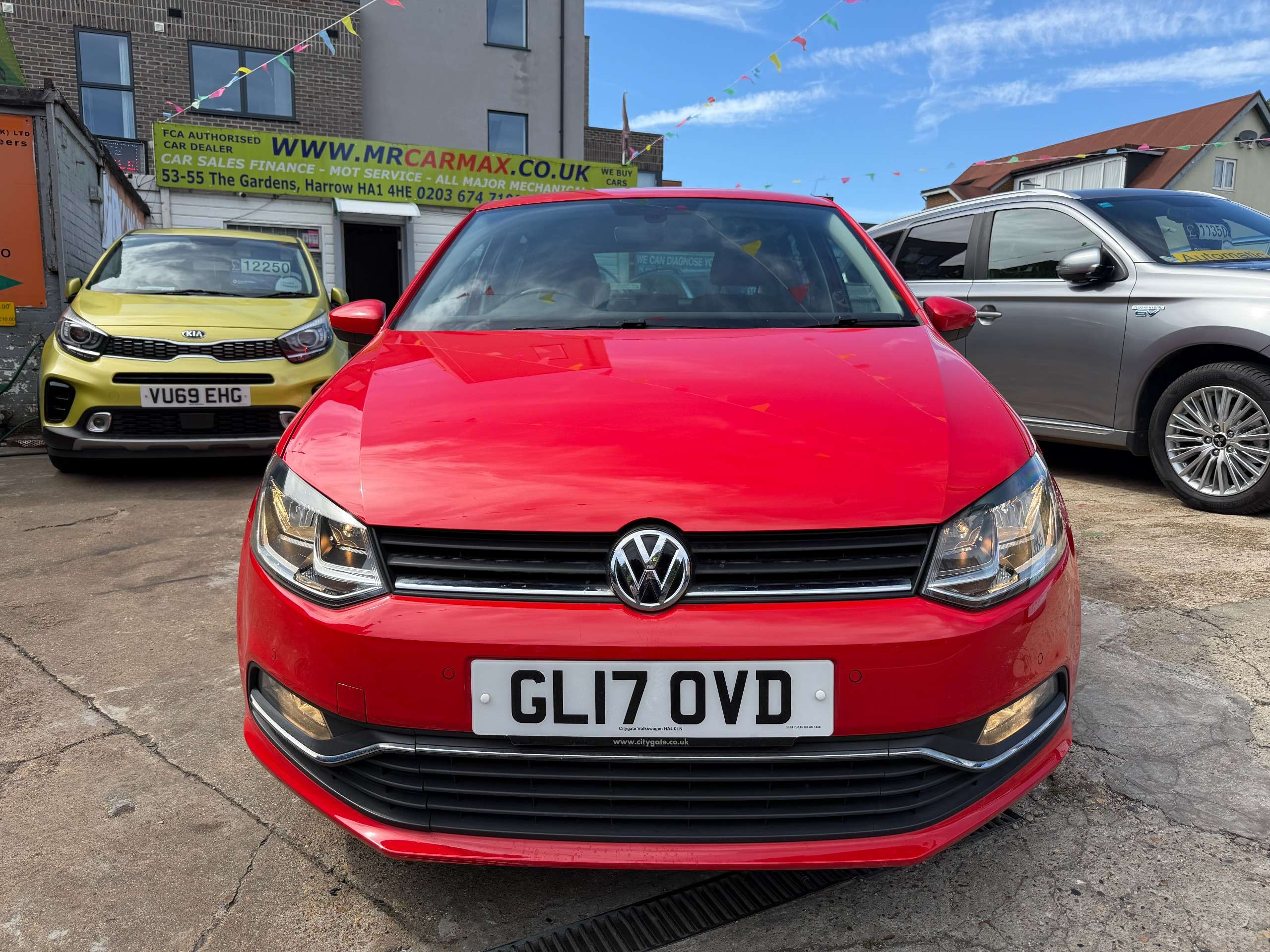 A 2017 VOLKSWAGEN POLO 1.2 TSI BlueMotion Tech Match Edition Hatchback 5dr Petrol DSG Euro 6 (s/s) (90 ps) A 2017 VOLKSWAGEN POLO 1.2 TSI BlueMotion Tech Match Edition Hatchback 5dr Petrol DSG Euro 6 (s/s) (90 ps)