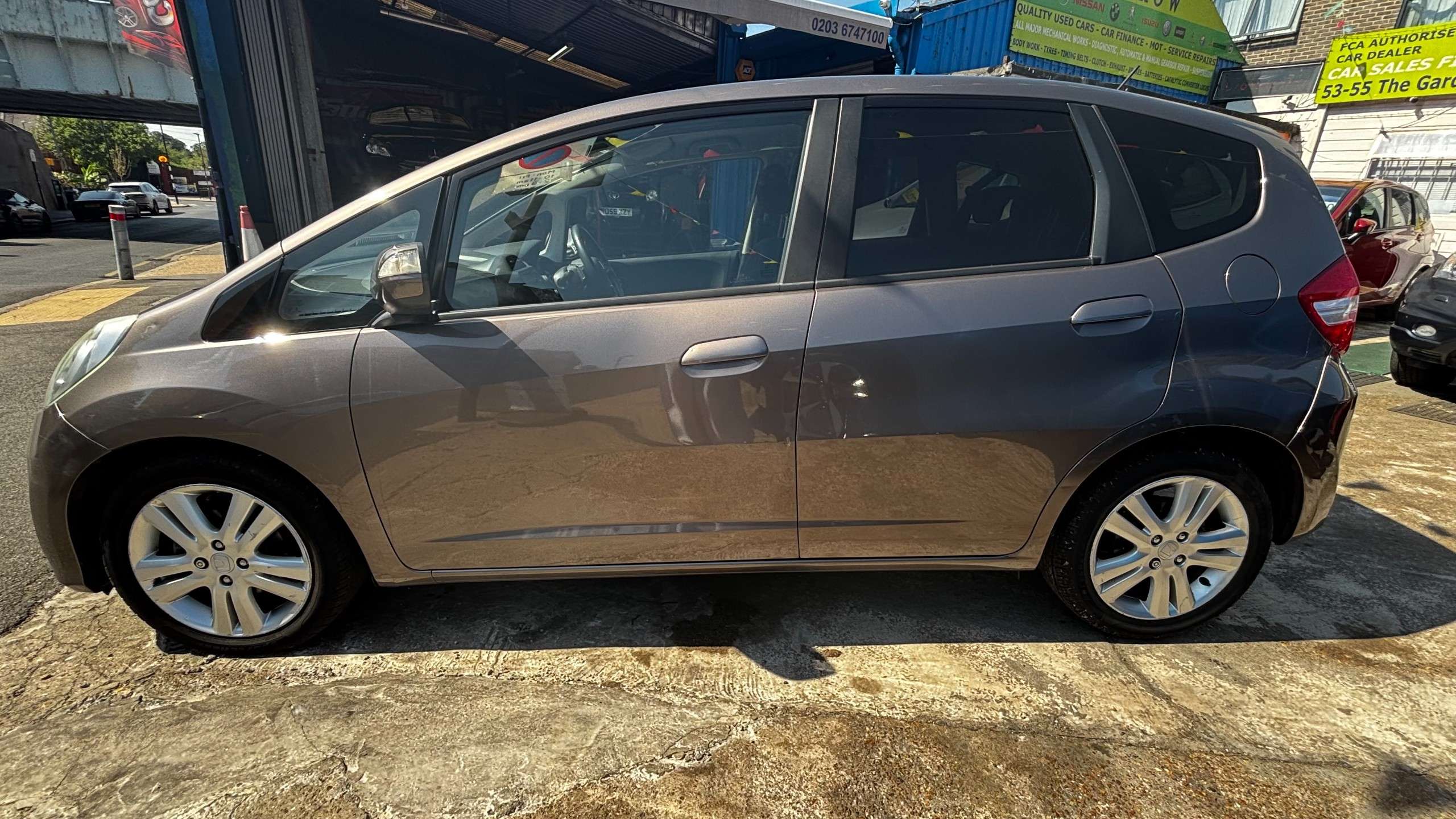 A 2014 HONDA JAZZ 1.4 i-VTEC ES Plus Hatchback 5dr Petrol CVT Euro 5 (99 ps) A 2014 HONDA JAZZ 1.4 i-VTEC ES Plus Hatchback 5dr Petrol CVT Euro 5 (99 ps)