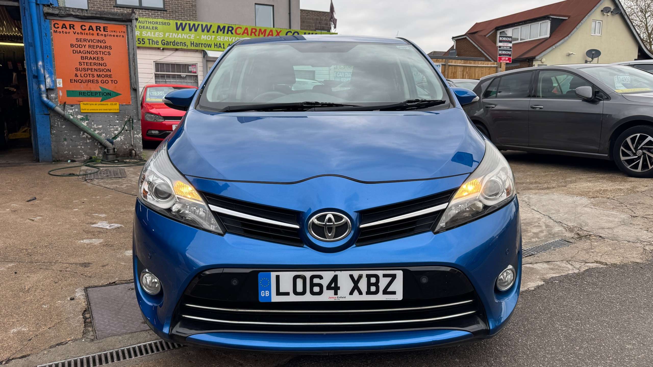 A 2014 TOYOTA VERSO 1.8 V-Matic Trend MPV 5dr Petrol Multidrive S Euro 5 Euro 5 (147 ps) A 2014 TOYOTA VERSO 1.8 V-Matic Trend MPV 5dr Petrol Multidrive S Euro 5 Euro 5 (147 ps)