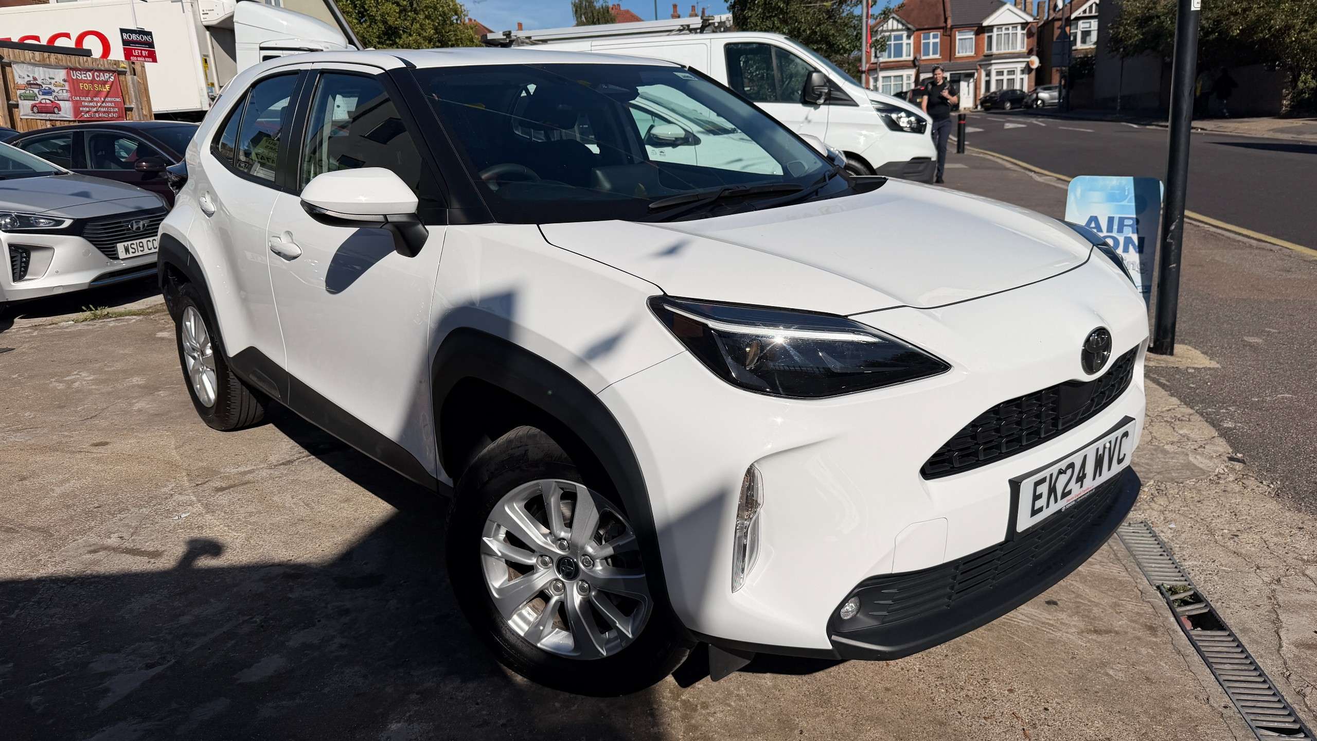 A 2024 TOYOTA YARIS CROSS 1.5 VVT-h Icon SUV 5dr Petrol Hybrid E-CVT Euro 6 (s/s) (116 ps) A 2024 TOYOTA YARIS CROSS 1.5 VVT-h Icon SUV 5dr Petrol Hybrid E-CVT Euro 6 (s/s) (116 ps)