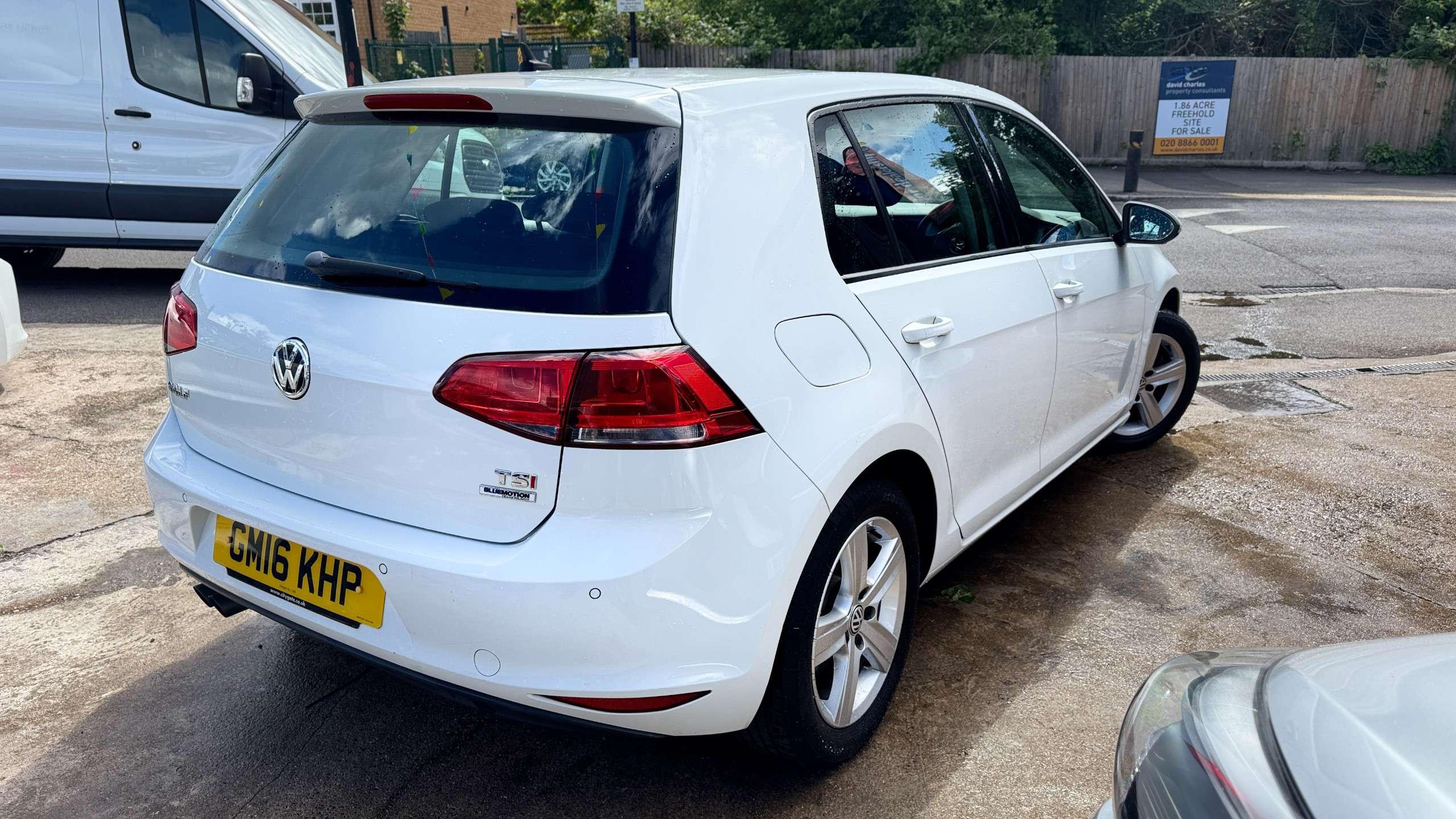 A 2016 VOLKSWAGEN GOLF 1.4 TSI BlueMotion Tech Match Edition Hatchback 5dr Petrol DSG Euro 6 (s/s) (125 ps) A 2016 VOLKSWAGEN GOLF 1.4 TSI BlueMotion Tech Match Edition Hatchback 5dr Petrol DSG Euro 6 (s/s) (125 ps)