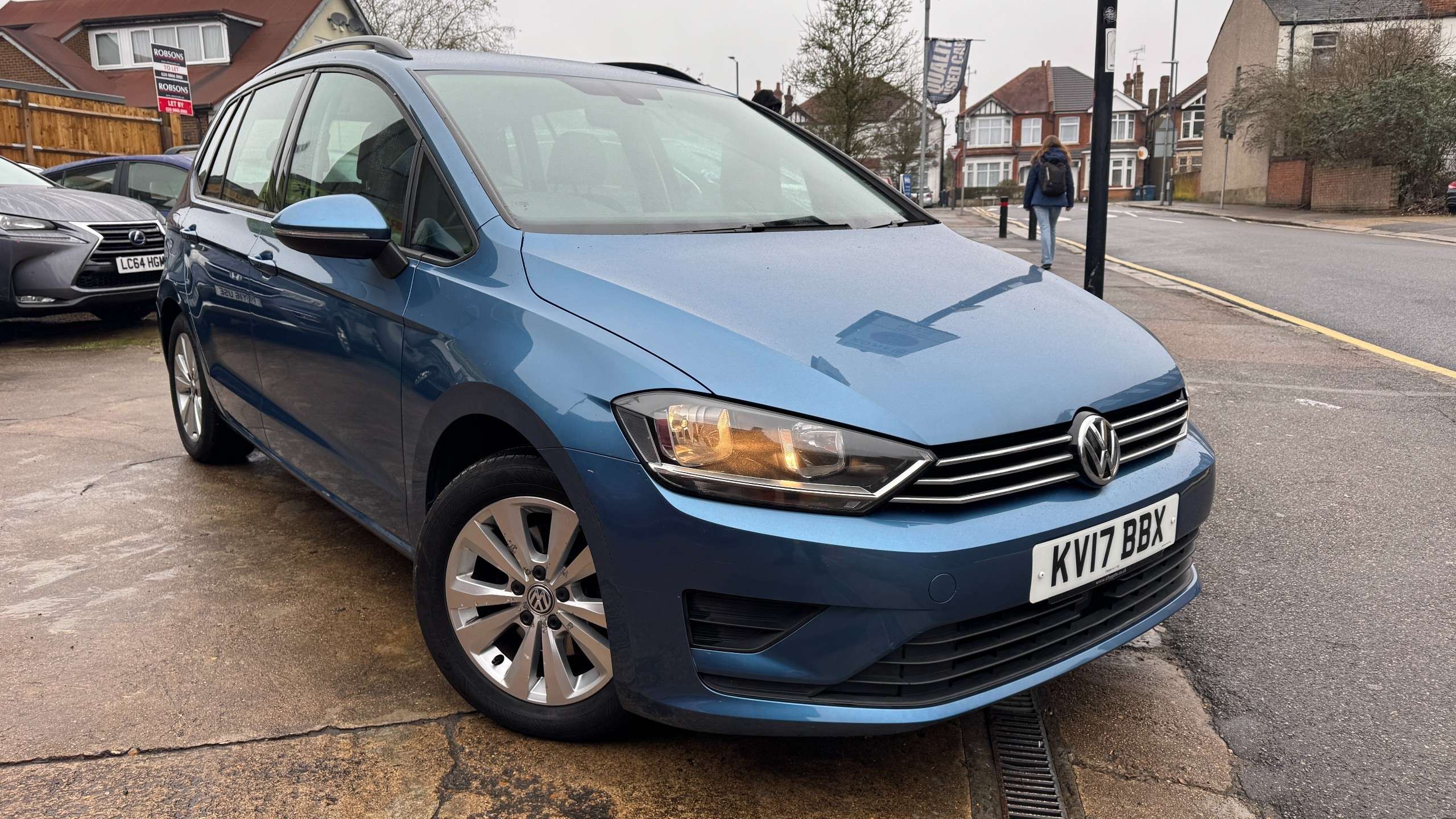 A 2017 VOLKSWAGEN GOLF SV 1.4 TSI BlueMotion Tech SE MPV 5dr Petrol DSG Euro 6 (s/s) (125 ps) A 2017 VOLKSWAGEN GOLF SV 1.4 TSI BlueMotion Tech SE MPV 5dr Petrol DSG Euro 6 (s/s) (125 ps)