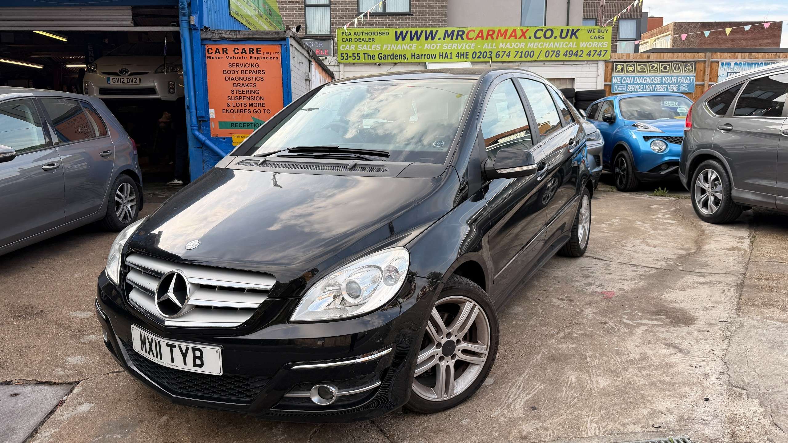 A 2011 MERCEDES-BENZ B CLASS 1.7 B180 Sport MPV 5dr Petrol CVT (177 g/km, 116 bhp) A 2011 MERCEDES-BENZ B CLASS 1.7 B180 Sport MPV 5dr Petrol CVT (177 g/km, 116 bhp)